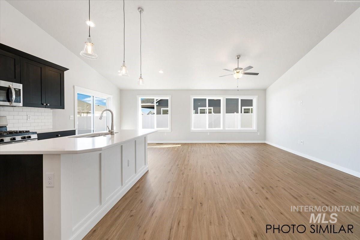 614 Brown Bear Way, Fruitland, Idaho 83619, 3 Bedrooms, 2 Bathrooms, Residential For Sale, Price $415,599,MLS 98980326