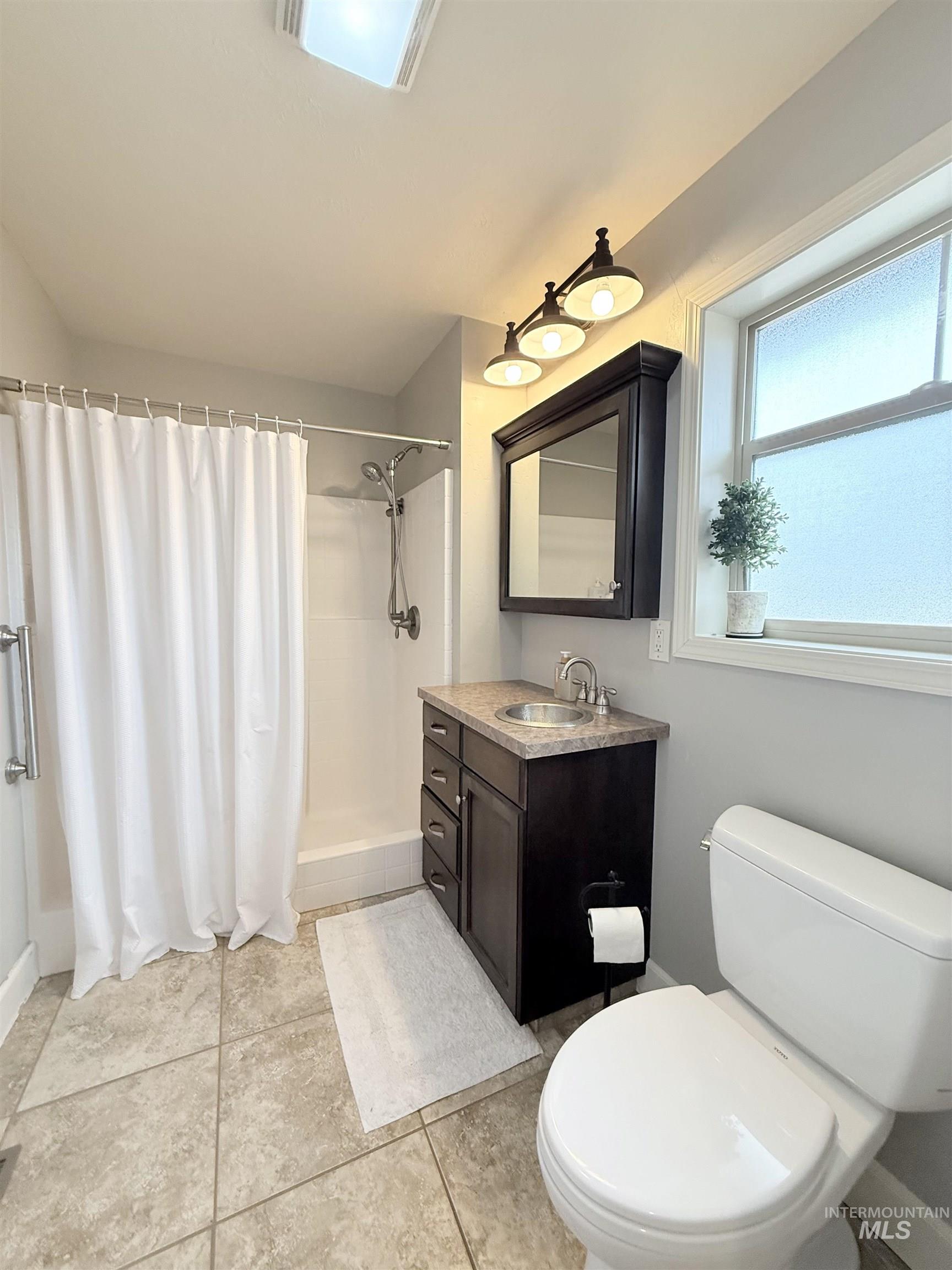 624 20th St., Rupert, Idaho 83350, 5 Bedrooms, 2 Bathrooms, Residential For Sale, Price $428,500,MLS 98980327