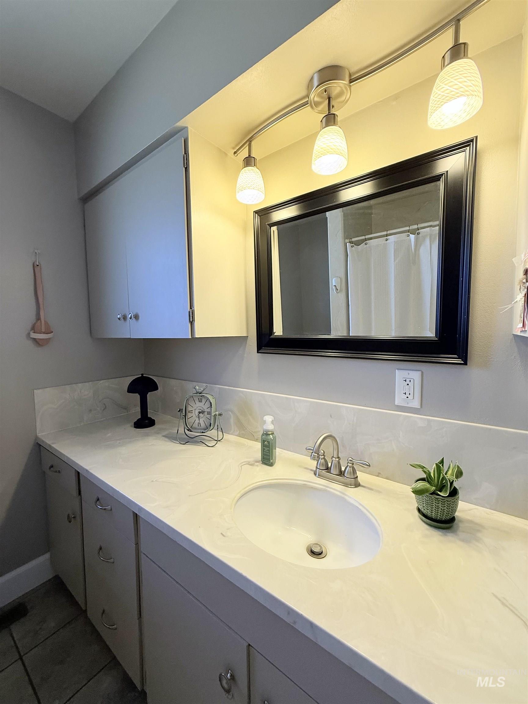 624 20th St., Rupert, Idaho 83350, 5 Bedrooms, 2 Bathrooms, Residential For Sale, Price $428,500,MLS 98980327