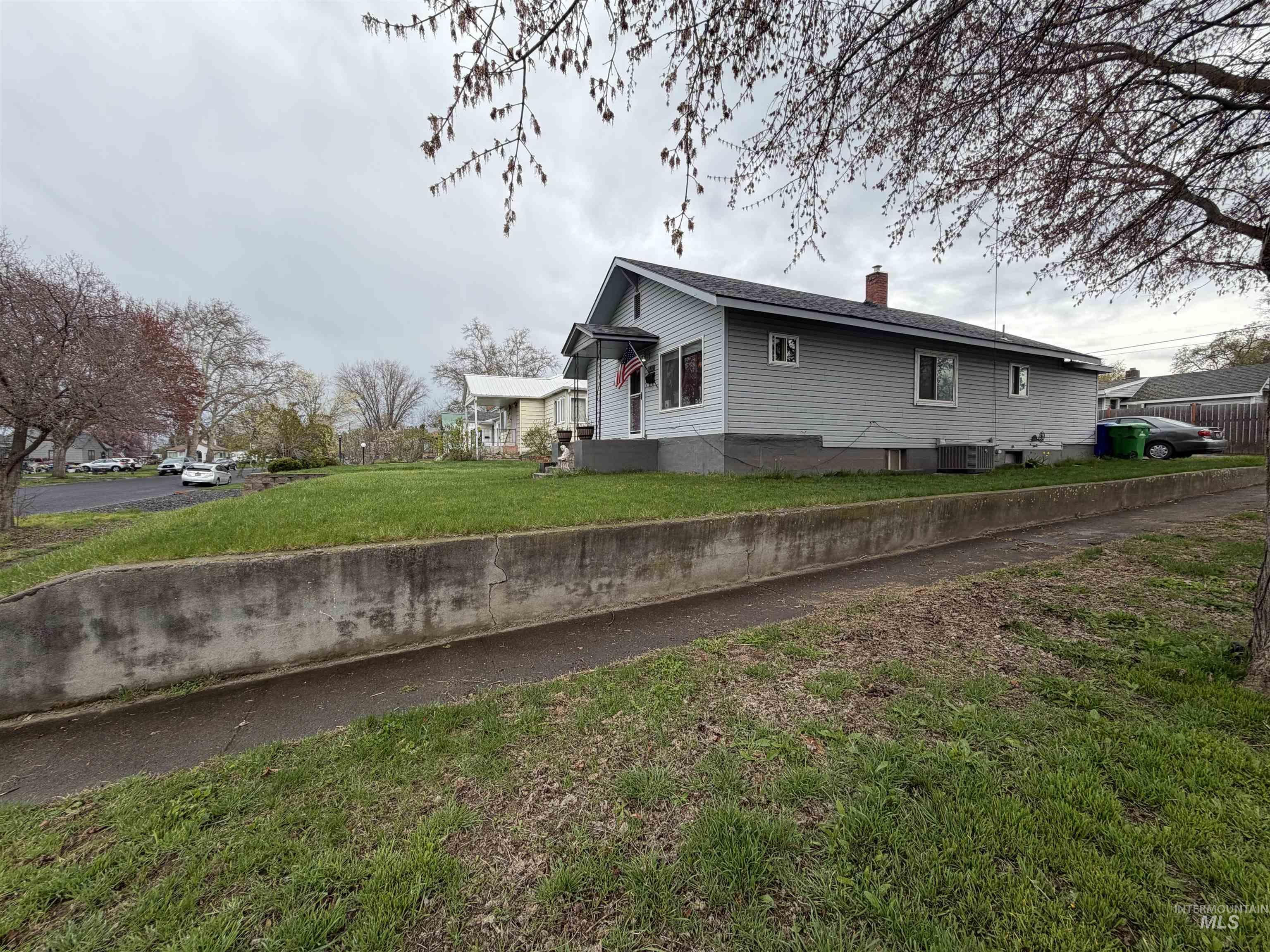 1602 14th Ave., Lewiston, Idaho 83501, 3 Bedrooms, 1.5 Bathrooms, Residential For Sale, Price $337,500,MLS 98980328