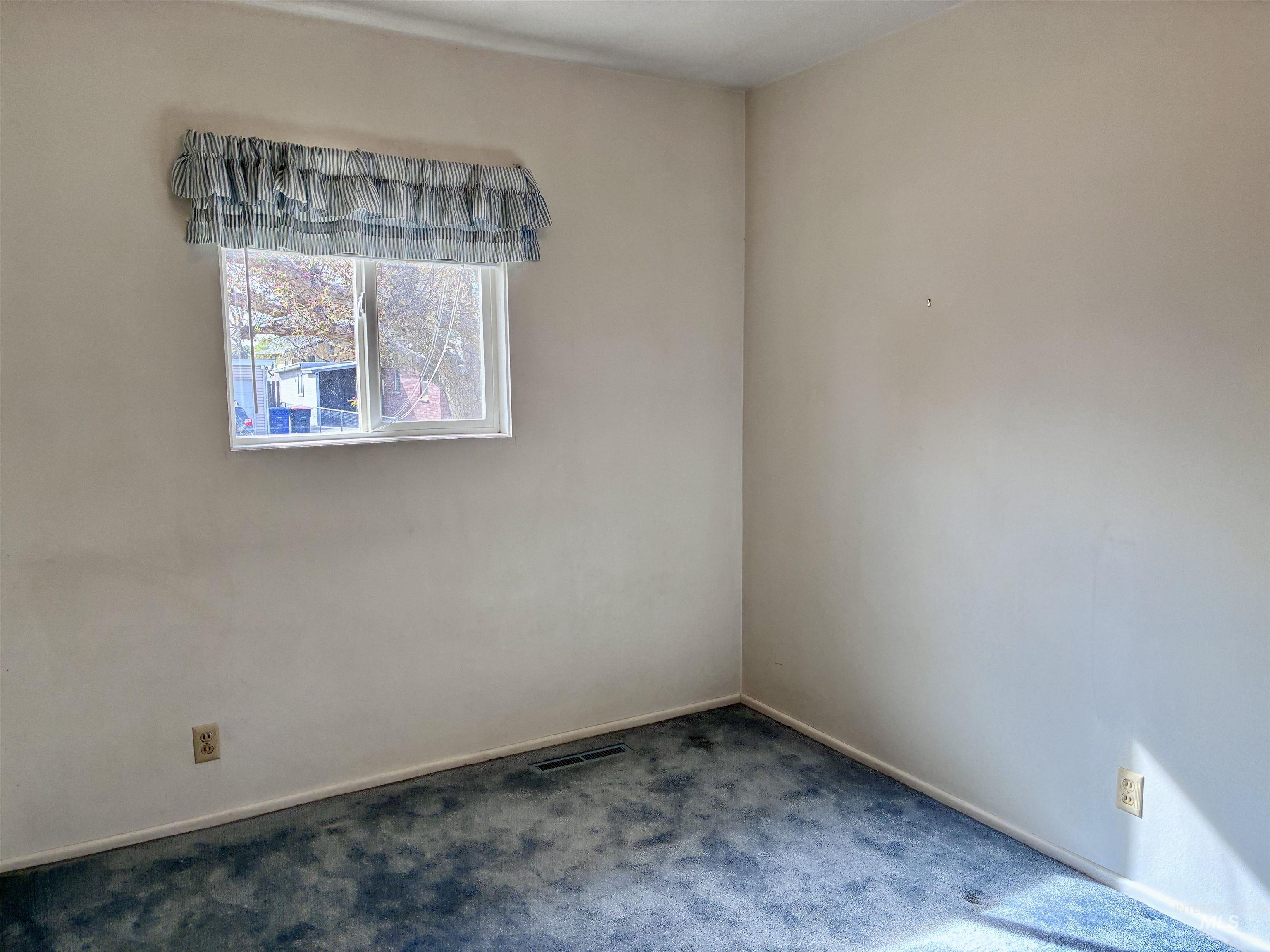 570 Madison St, Twin Falls, Idaho 83301-3843, 4 Bedrooms, 1.5 Bathrooms, Residential For Sale, Price $339,900,MLS 98980329