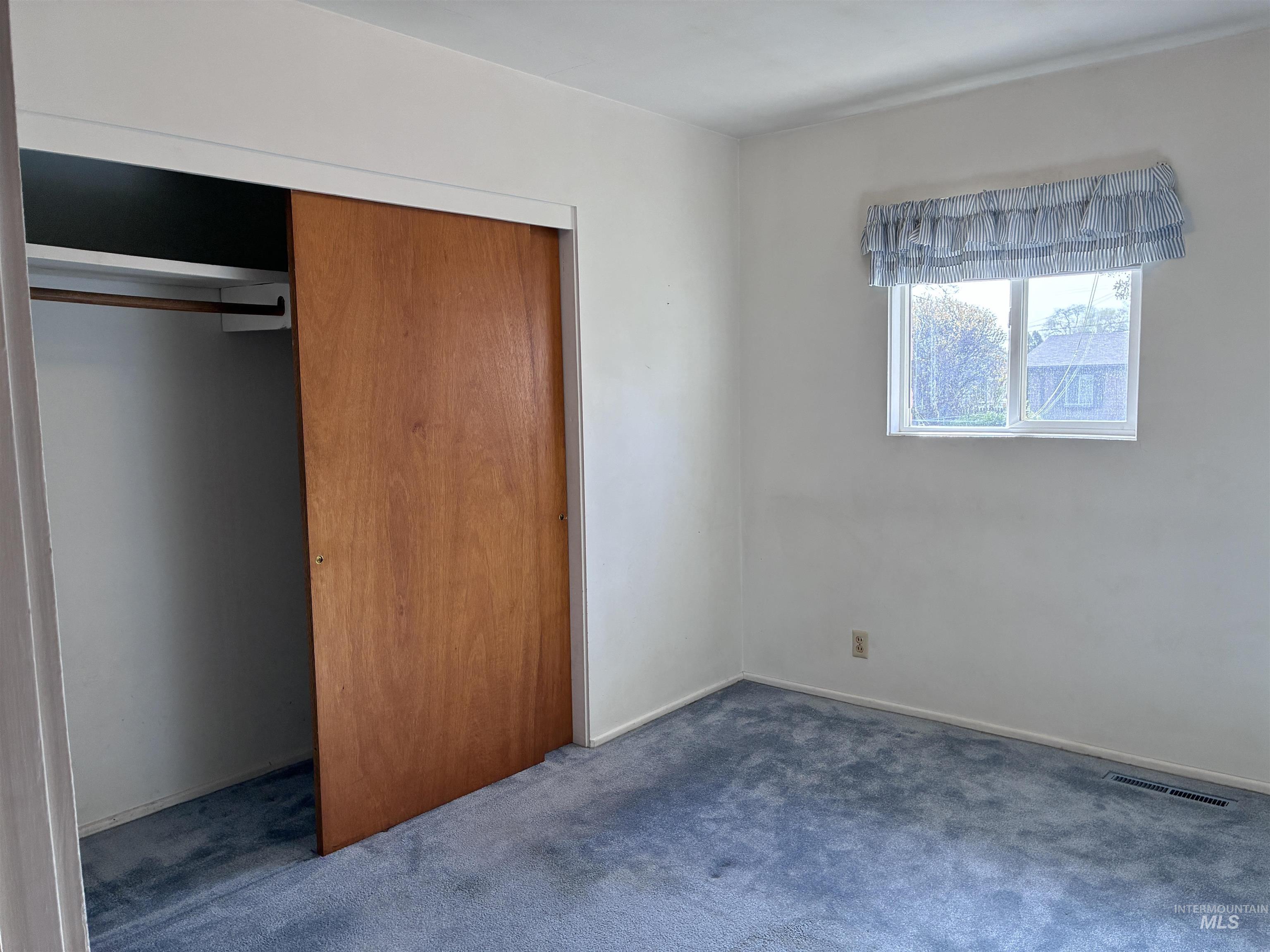 570 Madison St, Twin Falls, Idaho 83301-3843, 4 Bedrooms, 1.5 Bathrooms, Residential For Sale, Price $339,900,MLS 98980329