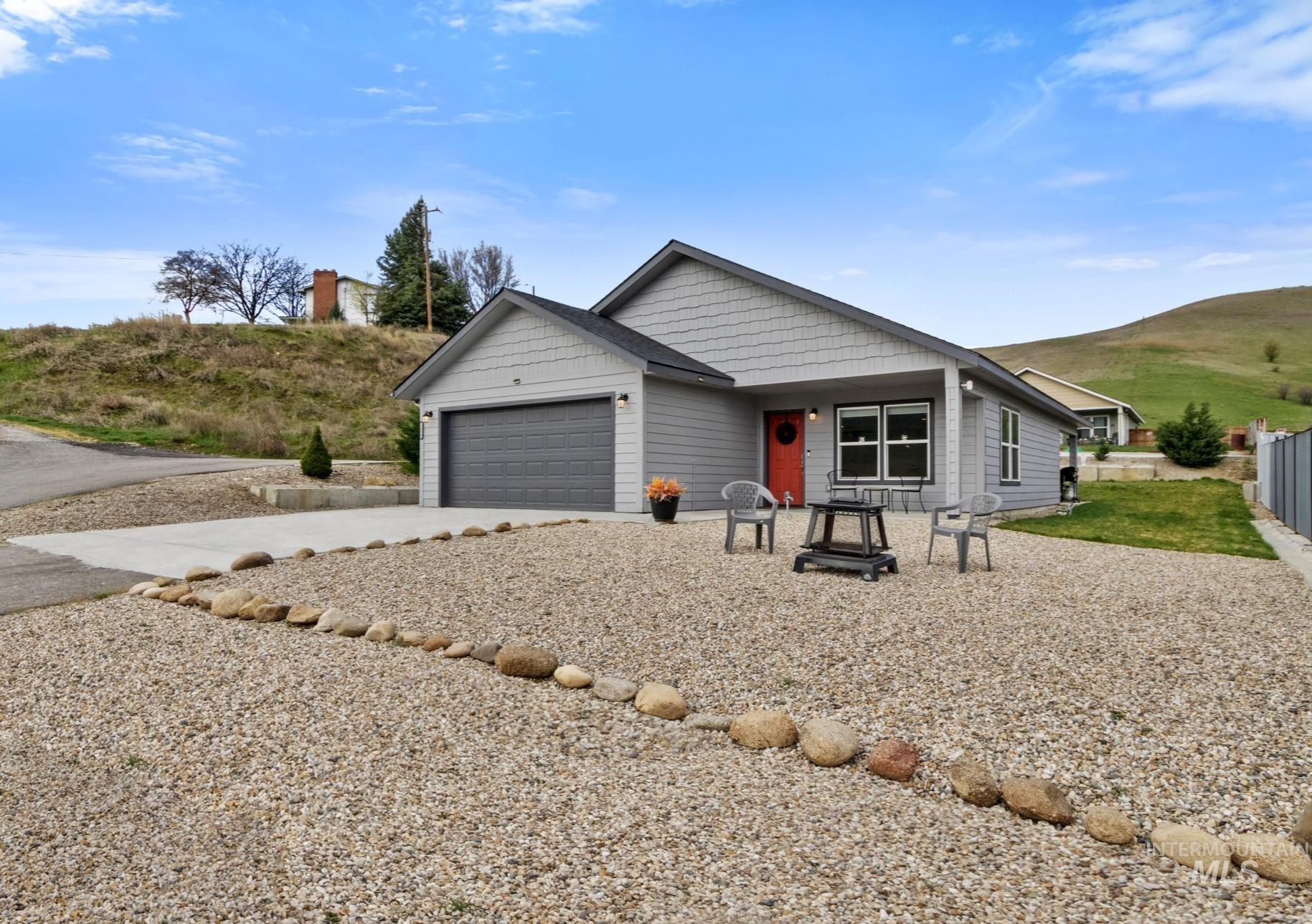 109 3rd Street Circle, Horseshoe Bend, Idaho 83629, 3 Bedrooms, 2 Bathrooms, Residential For Sale, Price $419,000, 98980333