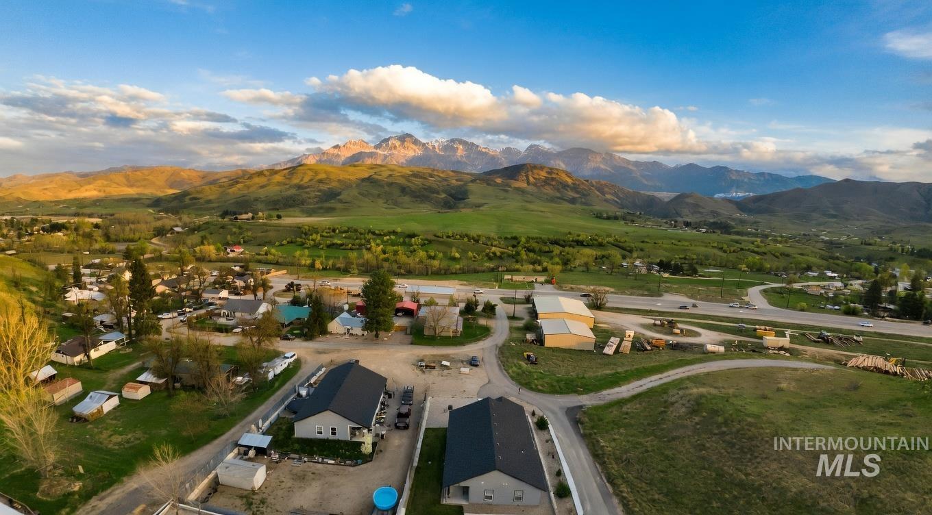 109 3rd Street Circle, Horseshoe Bend, Idaho 83629, 3 Bedrooms, 2 Bathrooms, Residential For Sale, Price $419,000, 98980333