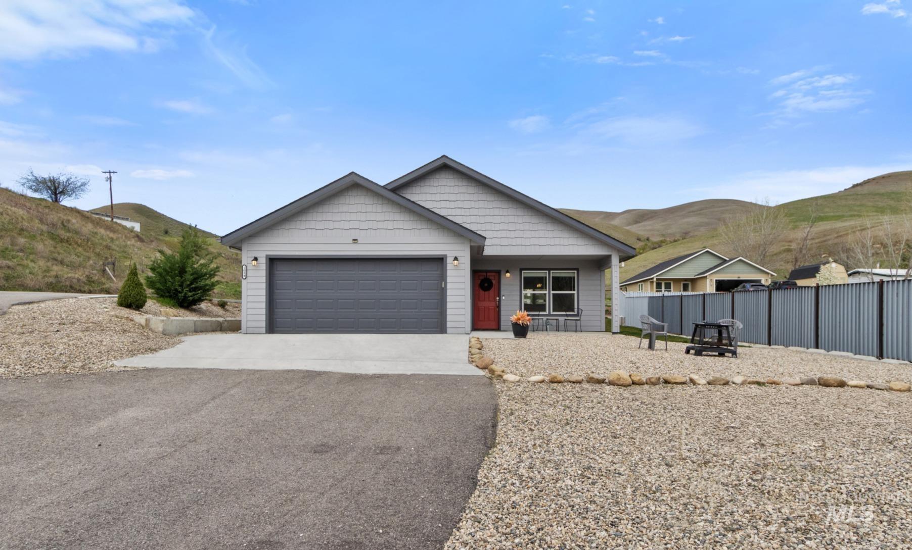 109 3rd Street Circle, Horseshoe Bend, Idaho 83629, 3 Bedrooms, 2 Bathrooms, Residential For Sale, Price $419,000, 98980333