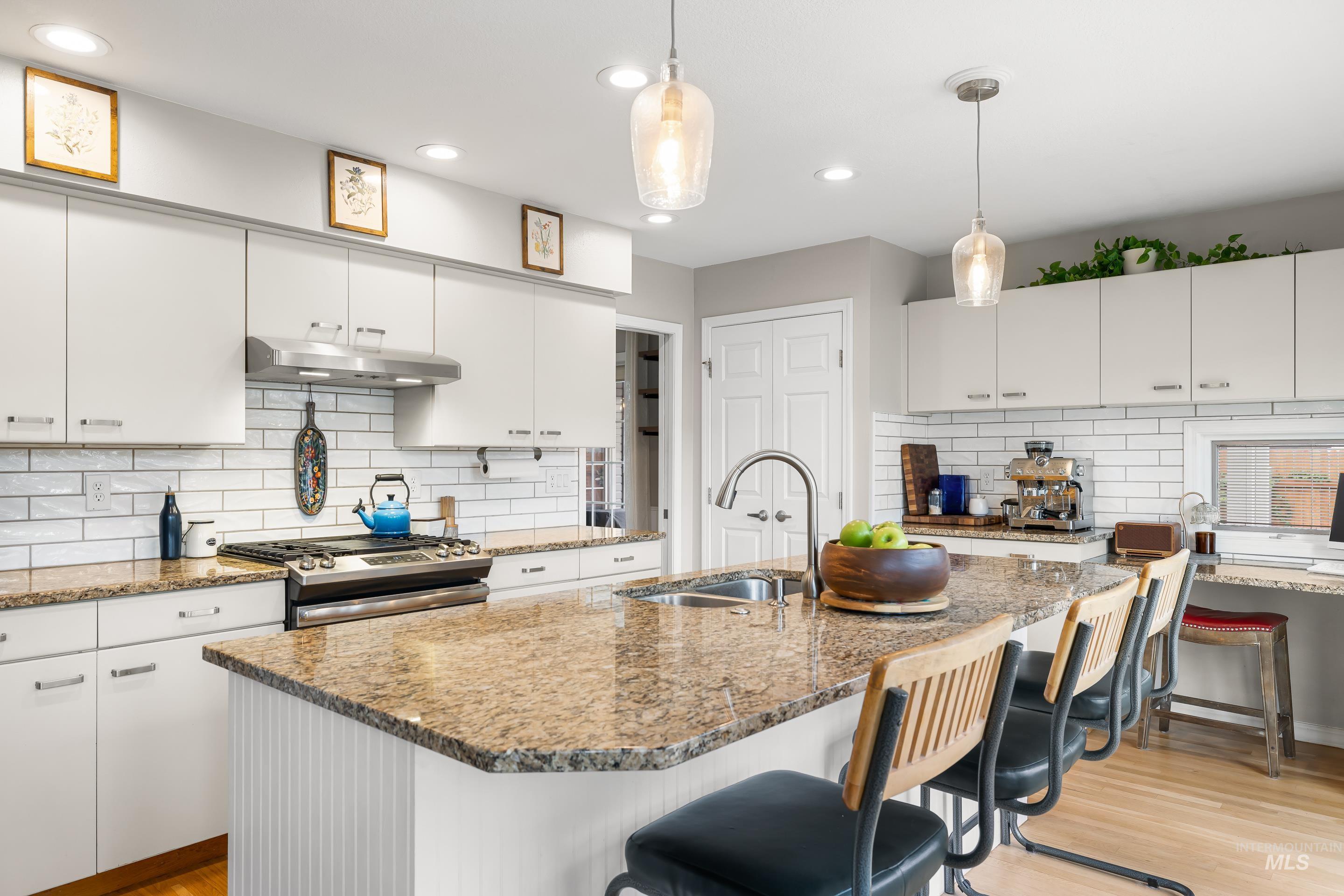 10723 W Barnsdale Ct, Boise, Idaho 83713, 4 Bedrooms, 2.5 Bathrooms, Residential For Sale, Price $750,000,MLS 98980335