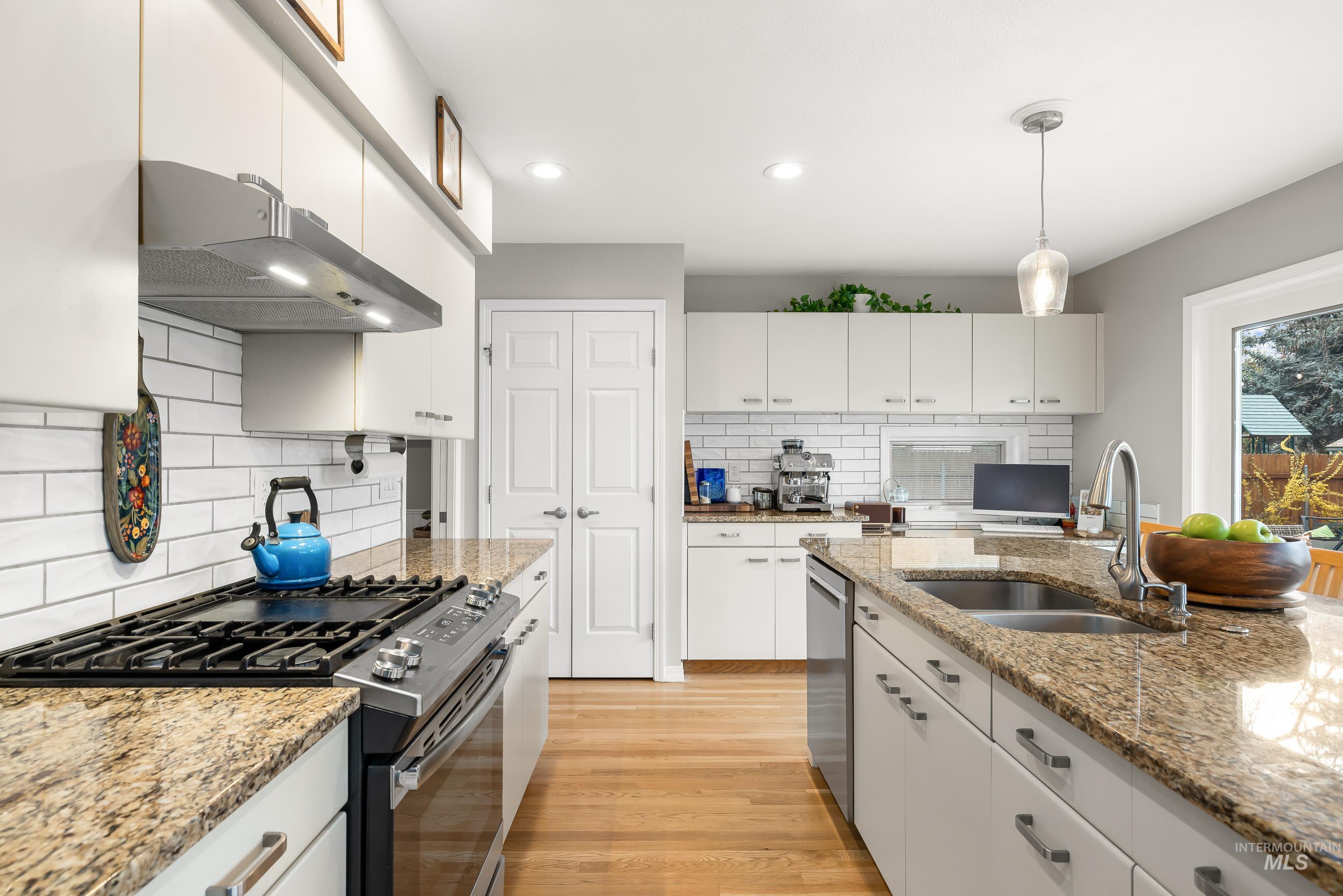 10723 W Barnsdale Ct, Boise, Idaho 83713, 4 Bedrooms, 2.5 Bathrooms, Residential For Sale, Price $750,000,MLS 98980335