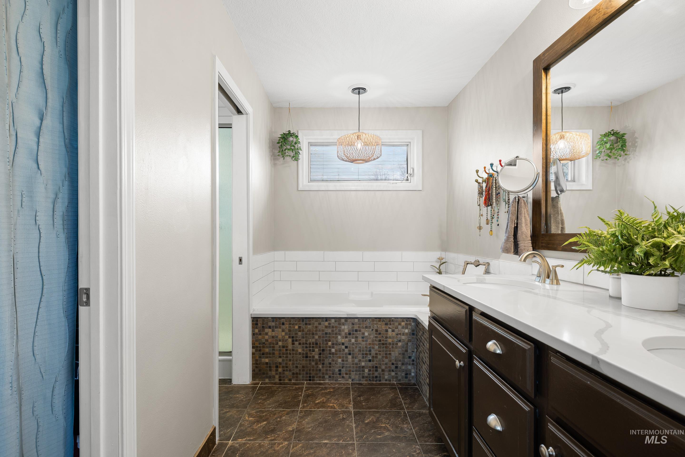 10723 W Barnsdale Ct, Boise, Idaho 83713, 4 Bedrooms, 2.5 Bathrooms, Residential For Sale, Price $750,000,MLS 98980335