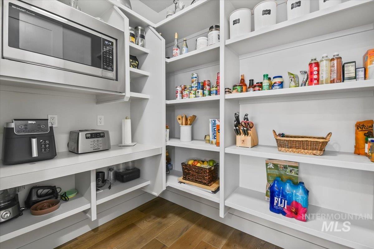 665 S Aspen Lakes Way, Star, Idaho 83669, 3 Bedrooms, 3 Bathrooms, Residential For Sale, Price $895,000,MLS 98980336