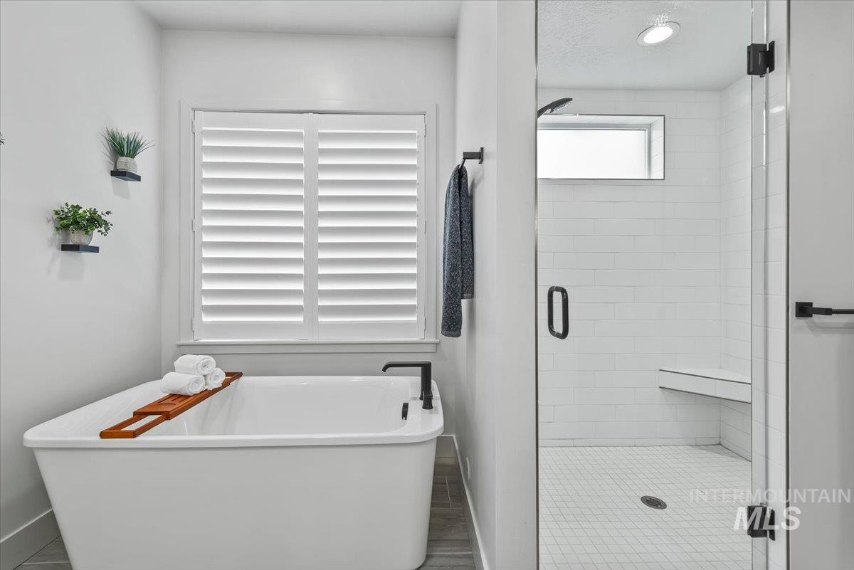 665 S Aspen Lakes Way, Star, Idaho 83669, 3 Bedrooms, 3 Bathrooms, Residential For Sale, Price $895,000,MLS 98980336