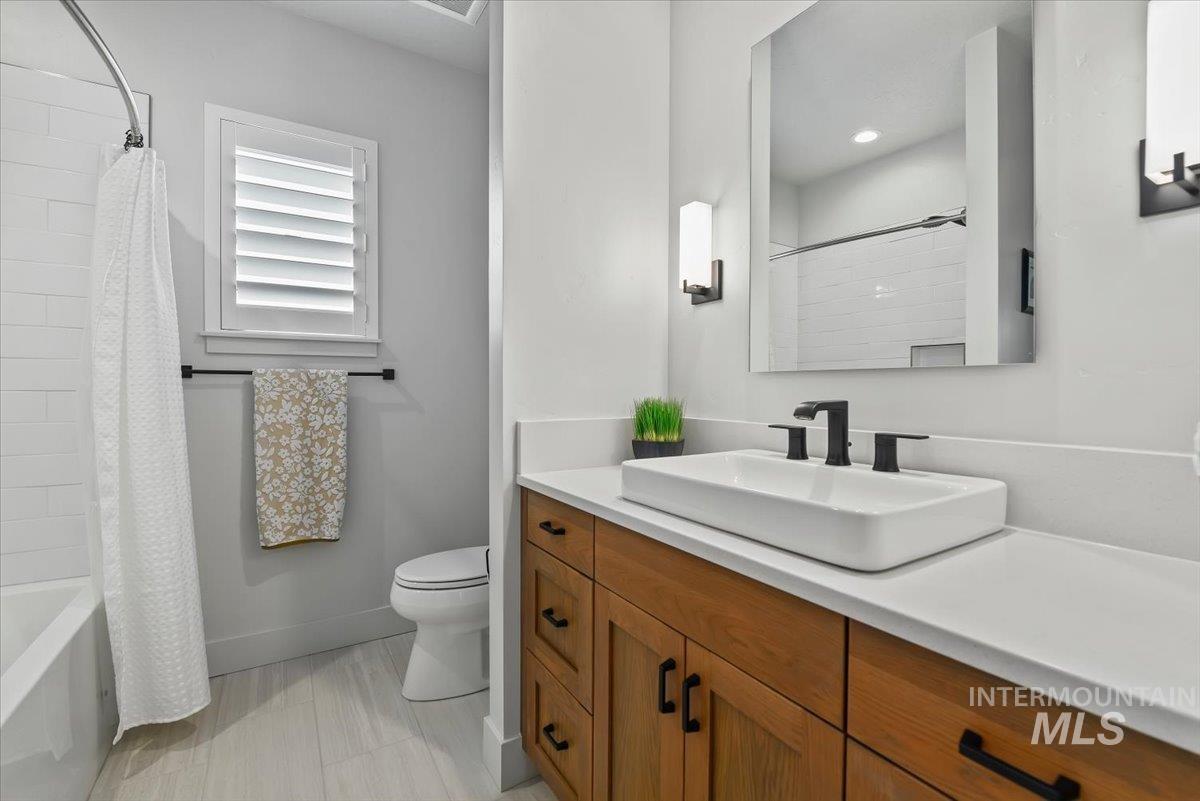 665 S Aspen Lakes Way, Star, Idaho 83669, 3 Bedrooms, 3 Bathrooms, Residential For Sale, Price $895,000,MLS 98980336