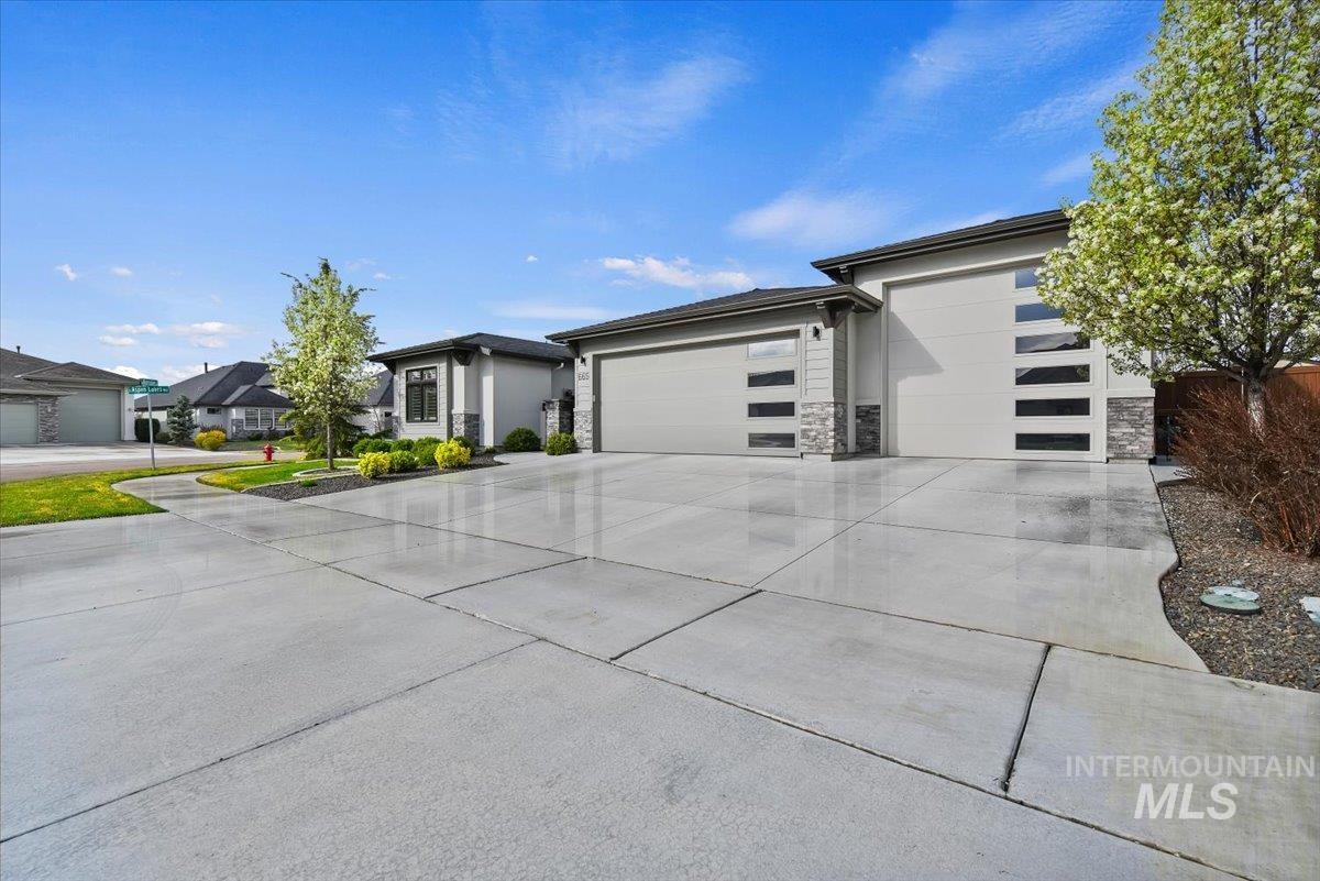 665 S Aspen Lakes Way, Star, Idaho 83669, 3 Bedrooms, 3 Bathrooms, Residential For Sale, Price $895,000,MLS 98980336