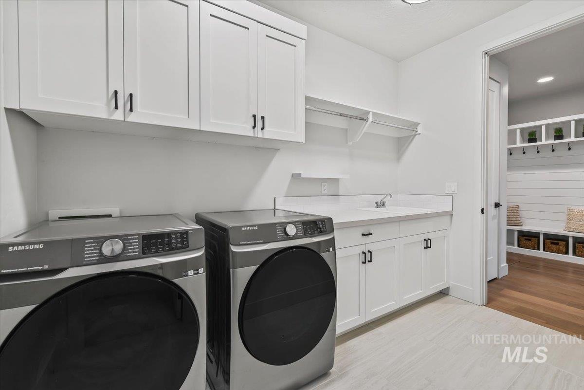 665 S Aspen Lakes Way, Star, Idaho 83669, 3 Bedrooms, 3 Bathrooms, Residential For Sale, Price $895,000,MLS 98980336