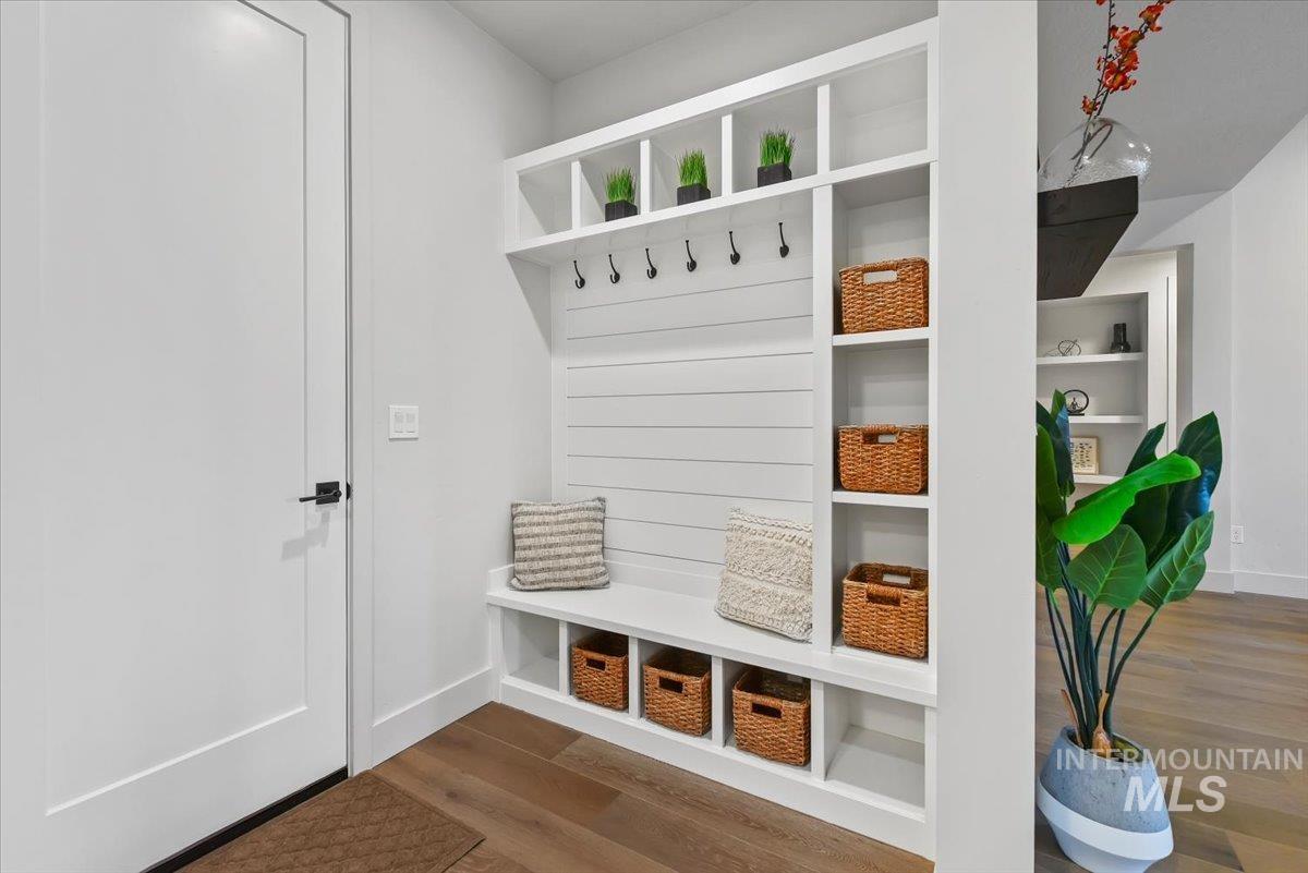 665 S Aspen Lakes Way, Star, Idaho 83669, 3 Bedrooms, 3 Bathrooms, Residential For Sale, Price $895,000,MLS 98980336