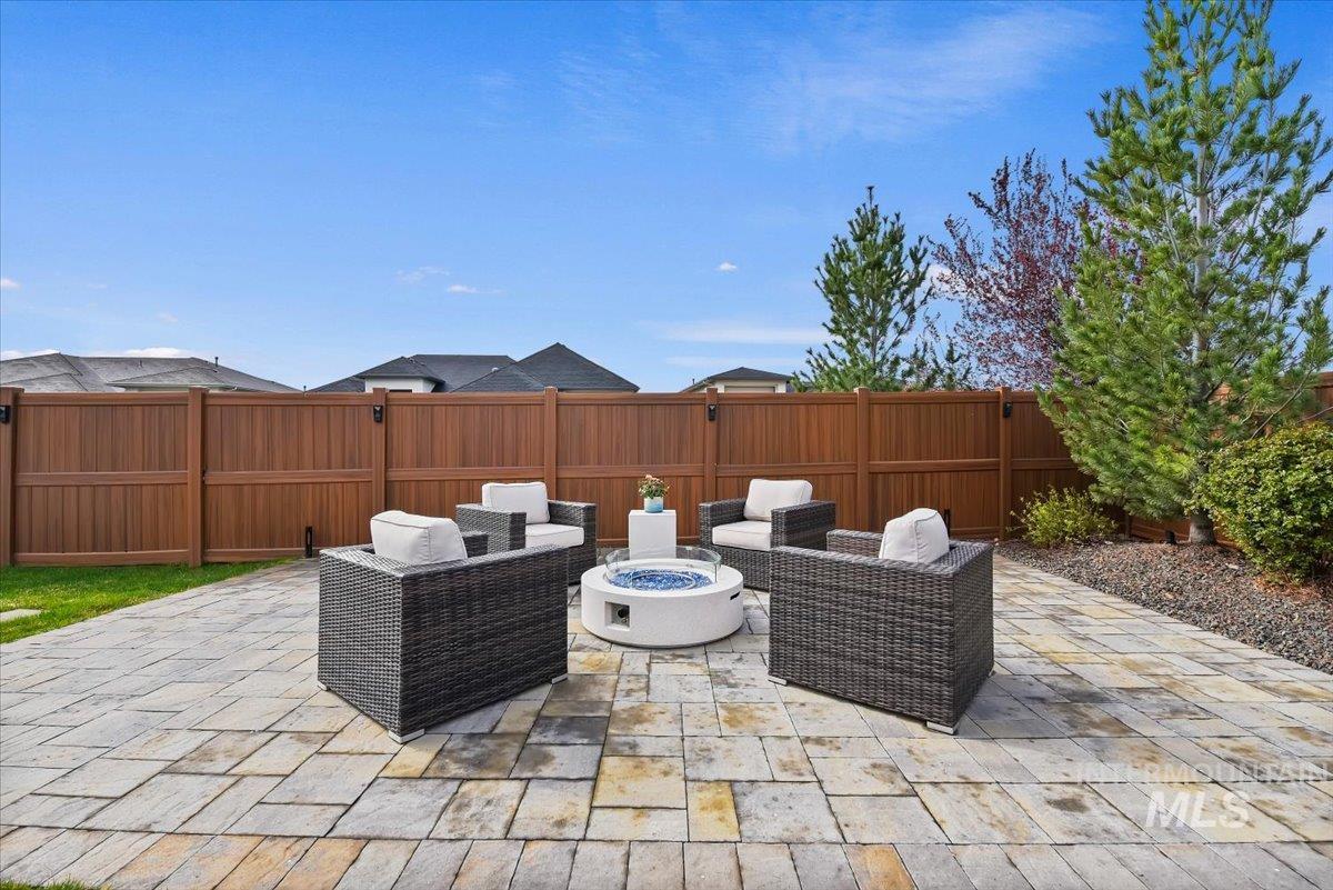 665 S Aspen Lakes Way, Star, Idaho 83669, 3 Bedrooms, 3 Bathrooms, Residential For Sale, Price $895,000,MLS 98980336