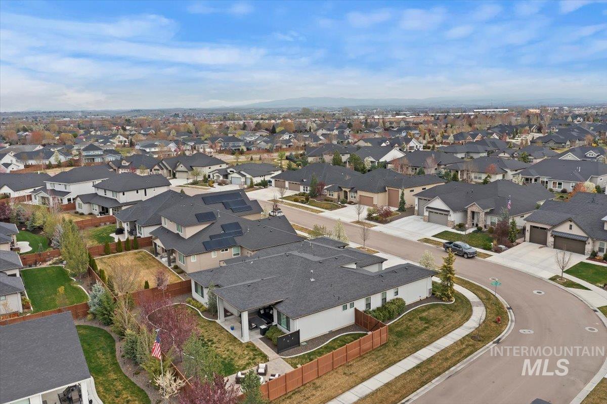 665 S Aspen Lakes Way, Star, Idaho 83669, 3 Bedrooms, 3 Bathrooms, Residential For Sale, Price $895,000,MLS 98980336