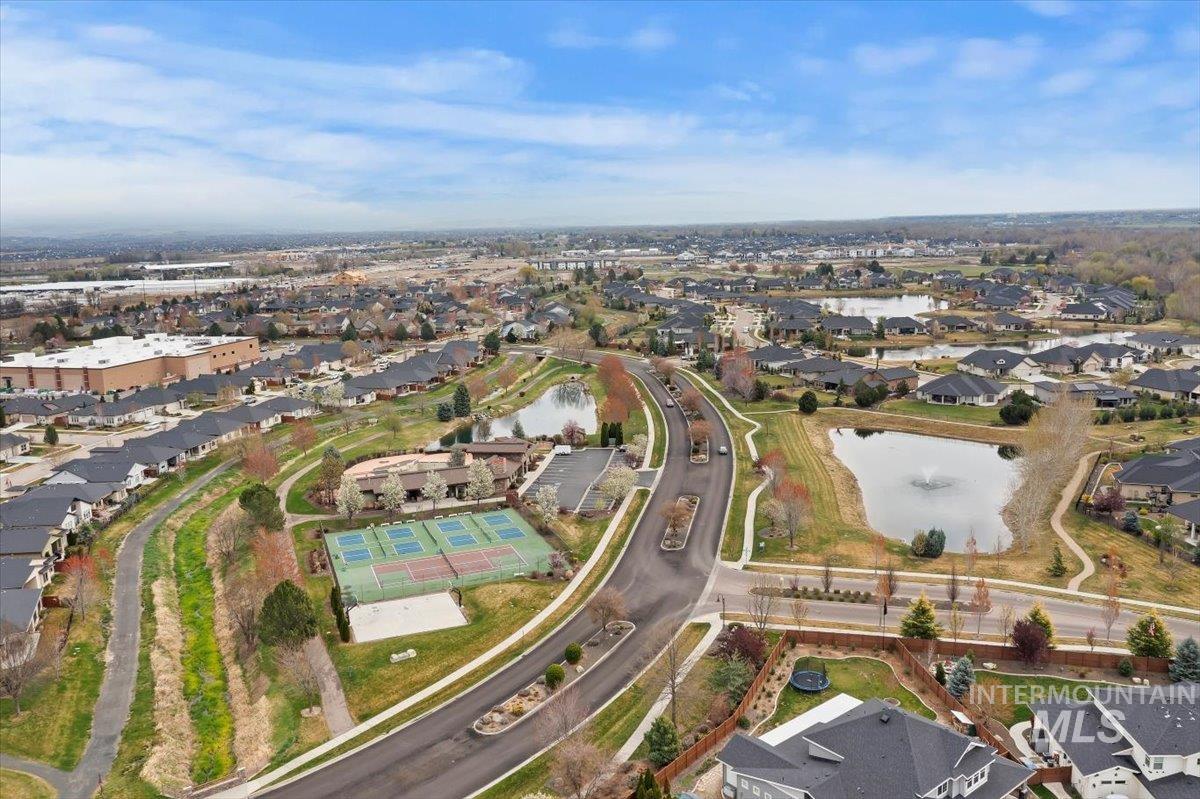 665 S Aspen Lakes Way, Star, Idaho 83669, 3 Bedrooms, 3 Bathrooms, Residential For Sale, Price $895,000,MLS 98980336