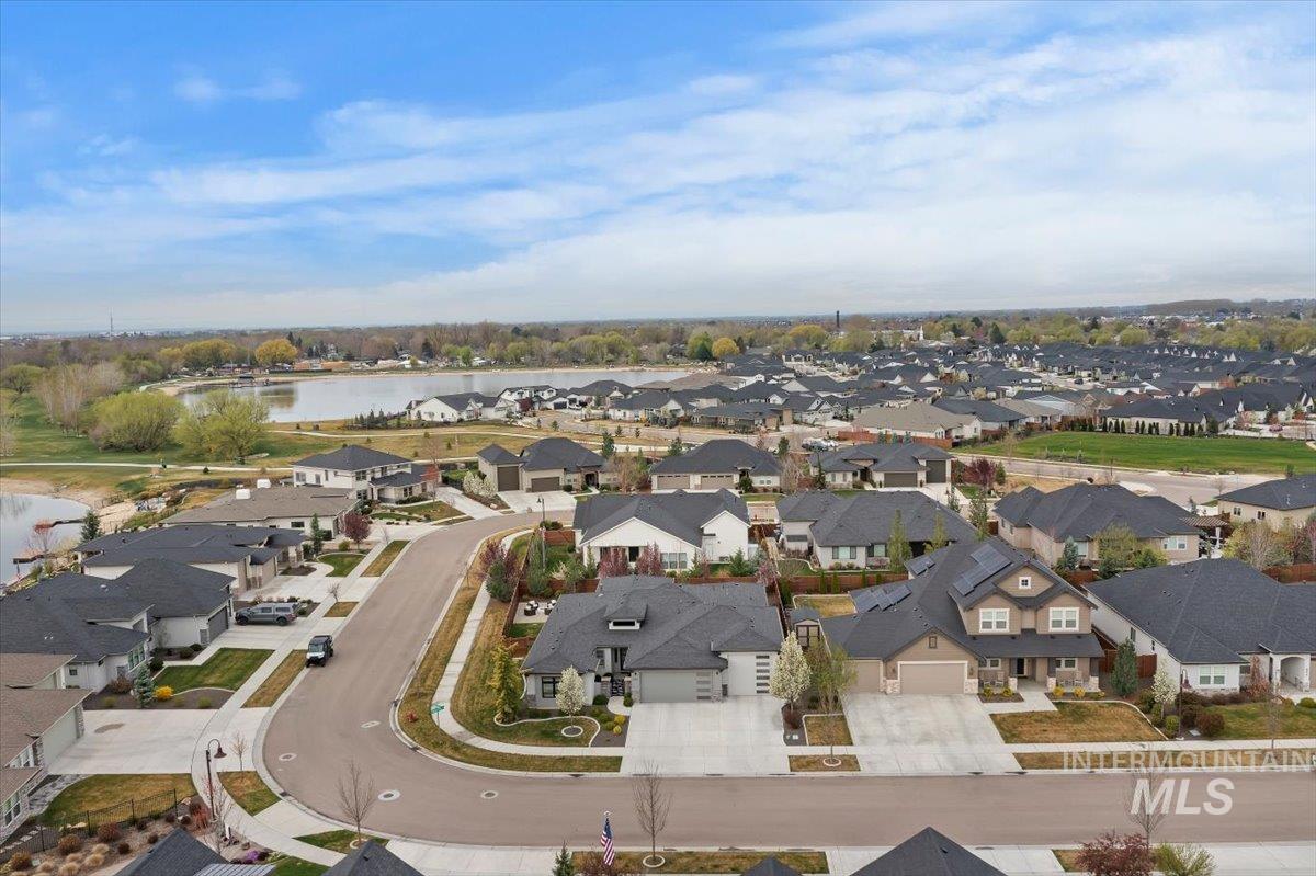 665 S Aspen Lakes Way, Star, Idaho 83669, 3 Bedrooms, 3 Bathrooms, Residential For Sale, Price $895,000,MLS 98980336