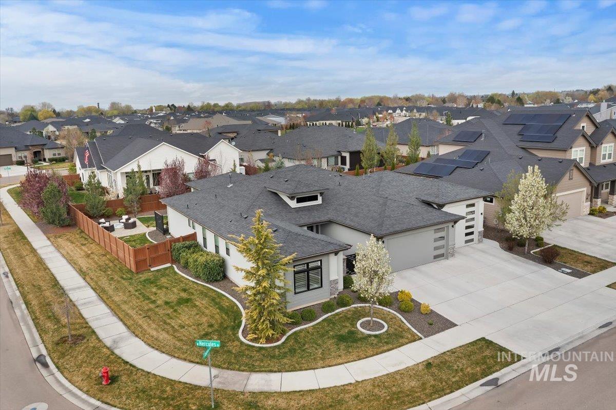 665 S Aspen Lakes Way, Star, Idaho 83669, 3 Bedrooms, 3 Bathrooms, Residential For Sale, Price $895,000,MLS 98980336