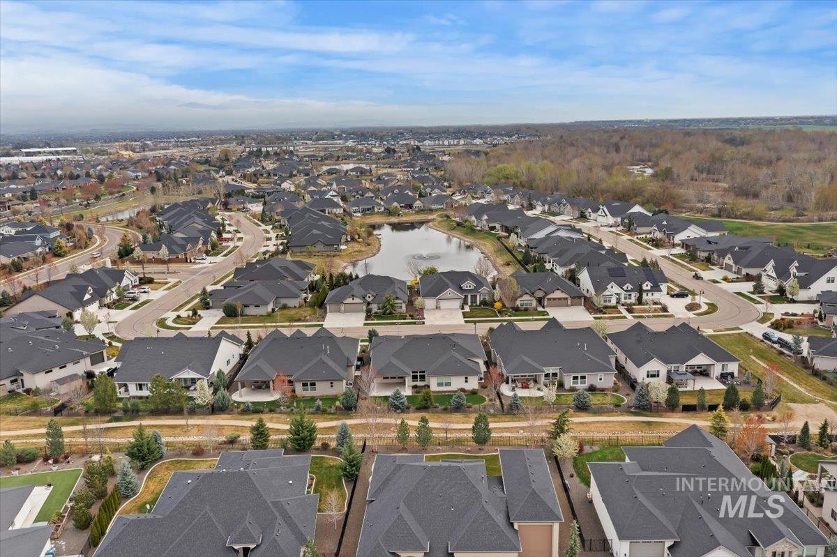 665 S Aspen Lakes Way, Star, Idaho 83669, 3 Bedrooms, 3 Bathrooms, Residential For Sale, Price $895,000,MLS 98980336