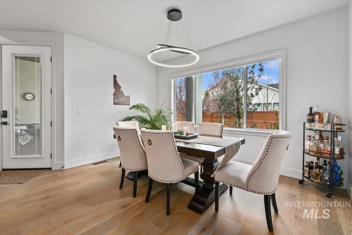 665 S Aspen Lakes Way, Star, Idaho 83669, 3 Bedrooms, 3 Bathrooms, Residential For Sale, Price $895,000,MLS 98980336