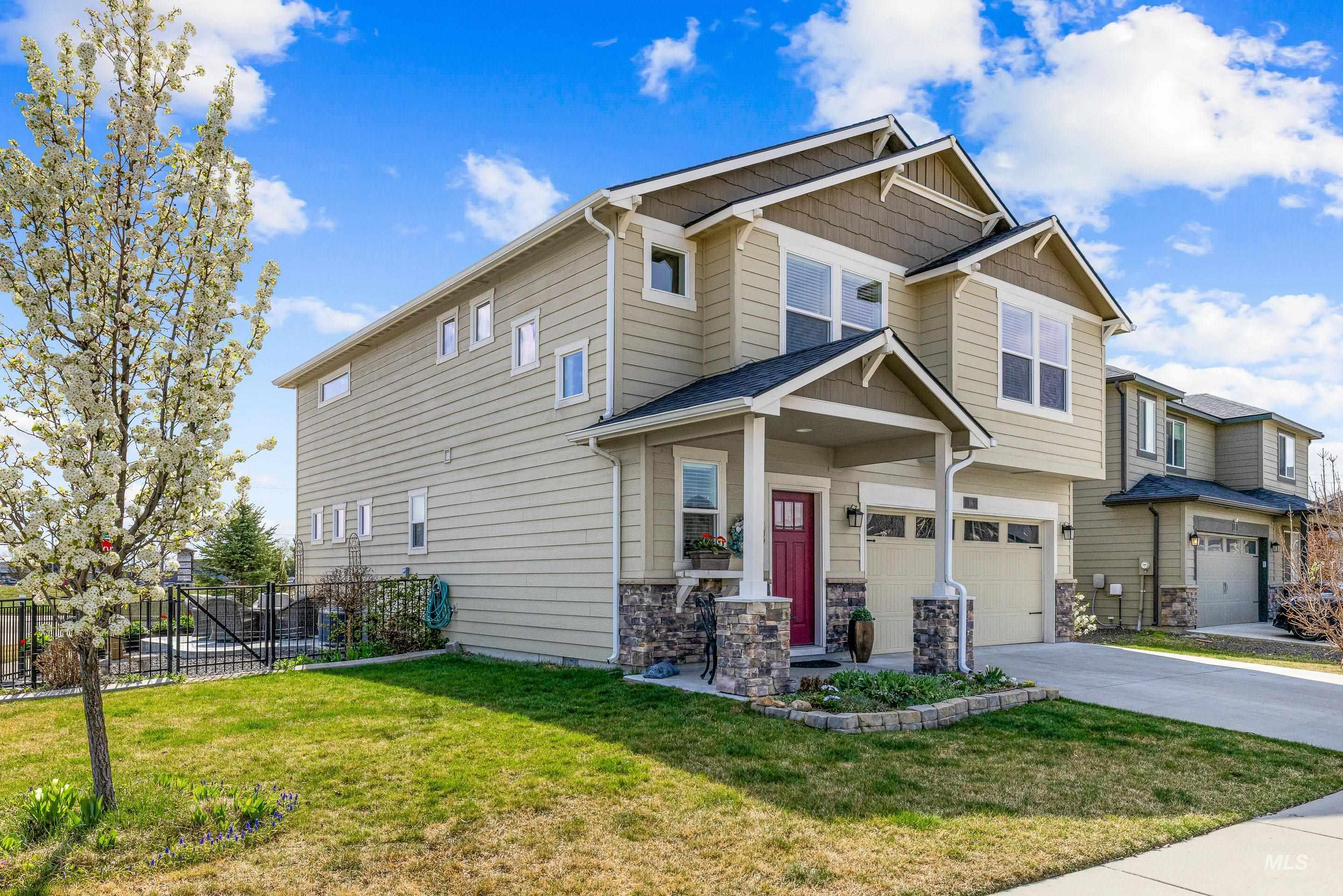16 N Caracaras Way, Eagle, Idaho 83616, 3 Bedrooms, 2.5 Bathrooms, Residential For Sale, Price $614,990,MLS 98980344
