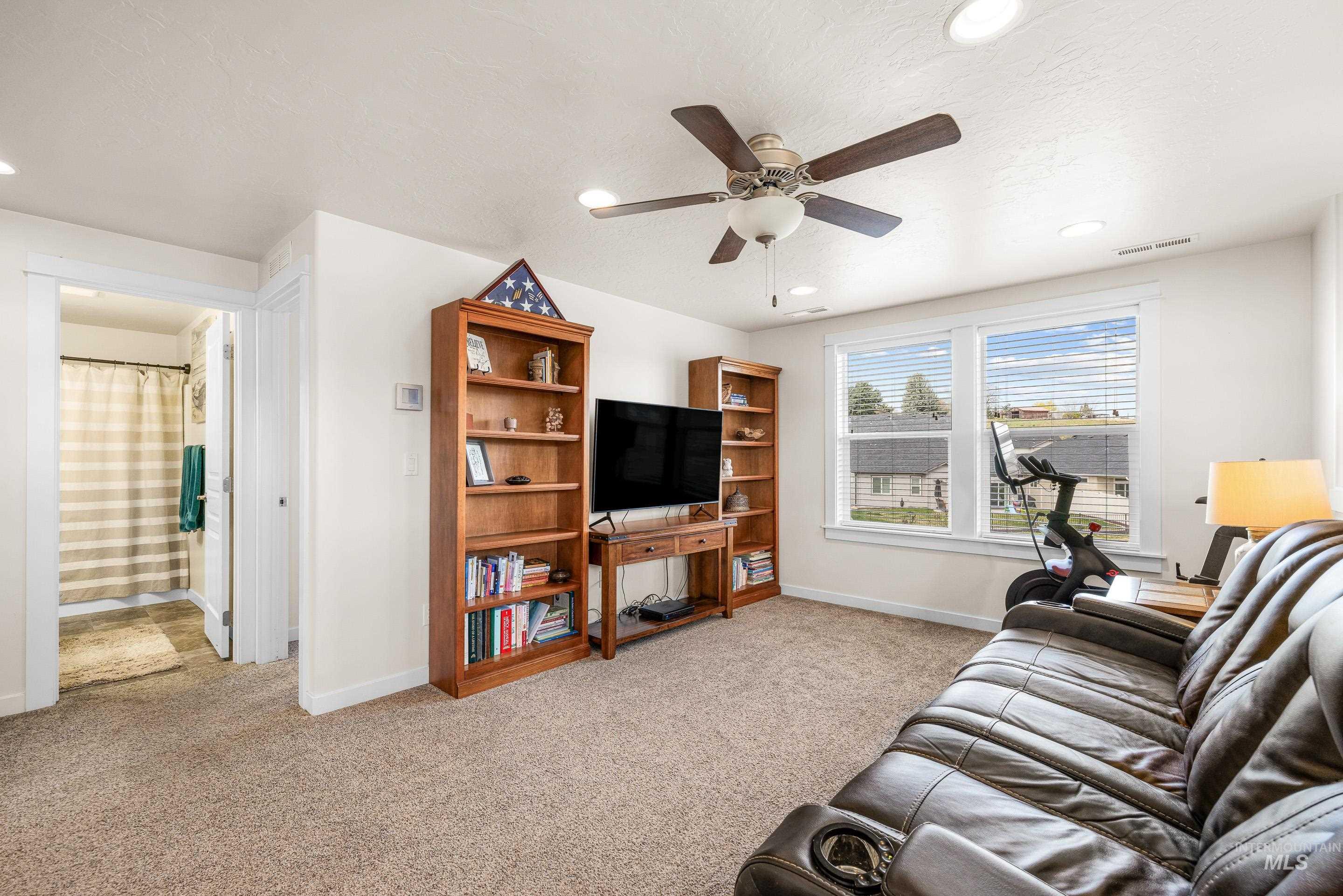 16 N Caracaras Way, Eagle, Idaho 83616, 3 Bedrooms, 2.5 Bathrooms, Residential For Sale, Price $614,990,MLS 98980344