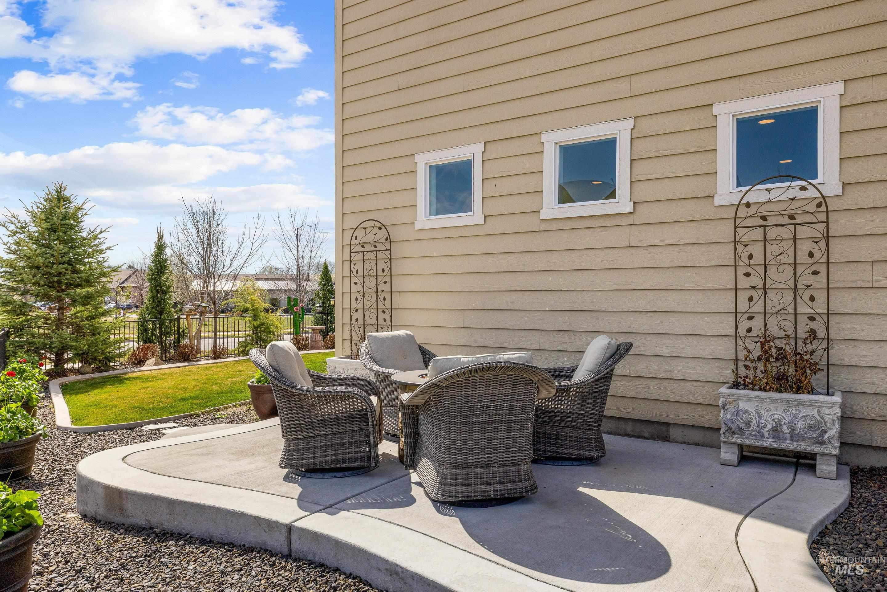 16 N Caracaras Way, Eagle, Idaho 83616, 3 Bedrooms, 2.5 Bathrooms, Residential For Sale, Price $614,990,MLS 98980344