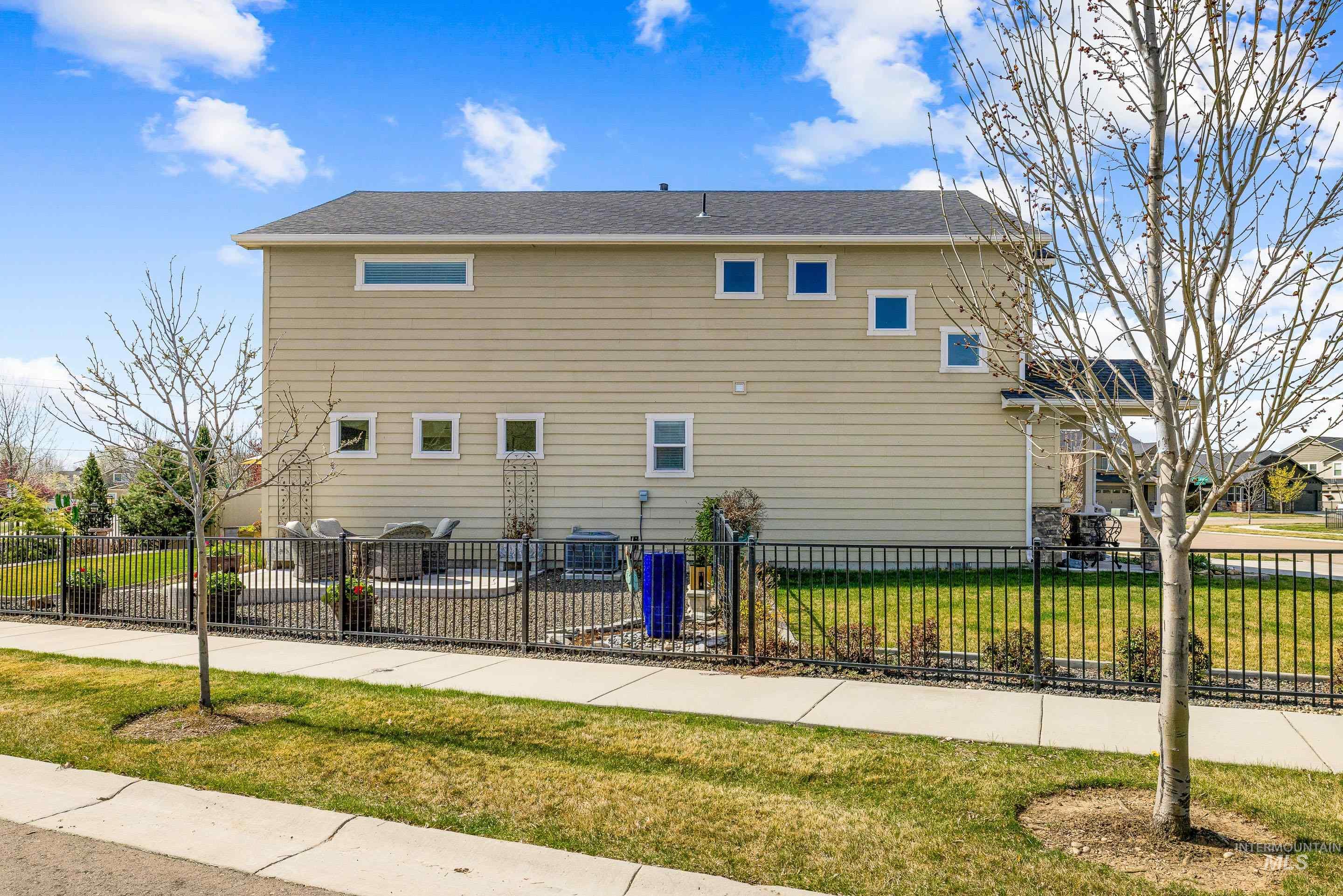 16 N Caracaras Way, Eagle, Idaho 83616, 3 Bedrooms, 2.5 Bathrooms, Residential For Sale, Price $614,990,MLS 98980344