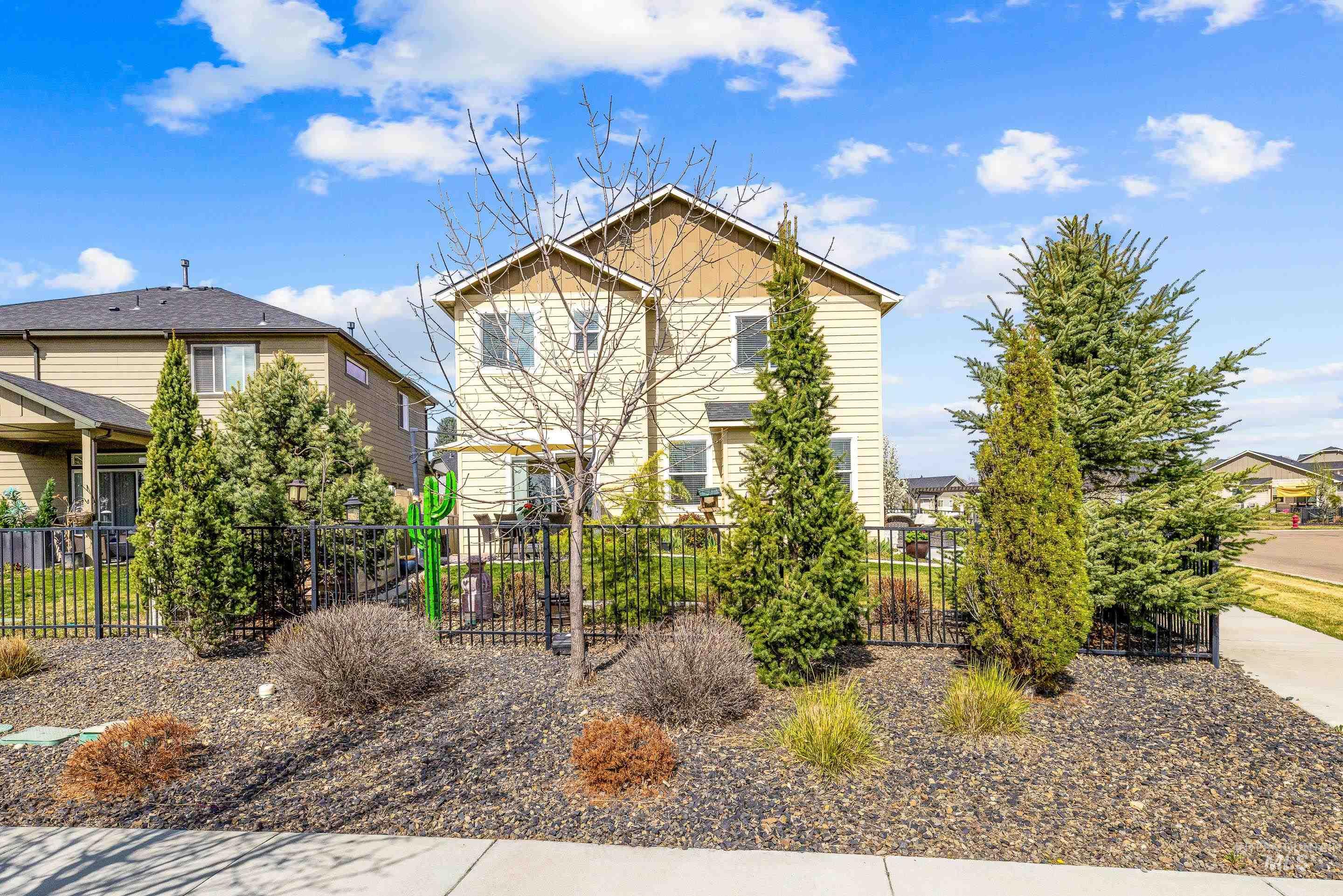 16 N Caracaras Way, Eagle, Idaho 83616, 3 Bedrooms, 2.5 Bathrooms, Residential For Sale, Price $614,990,MLS 98980344