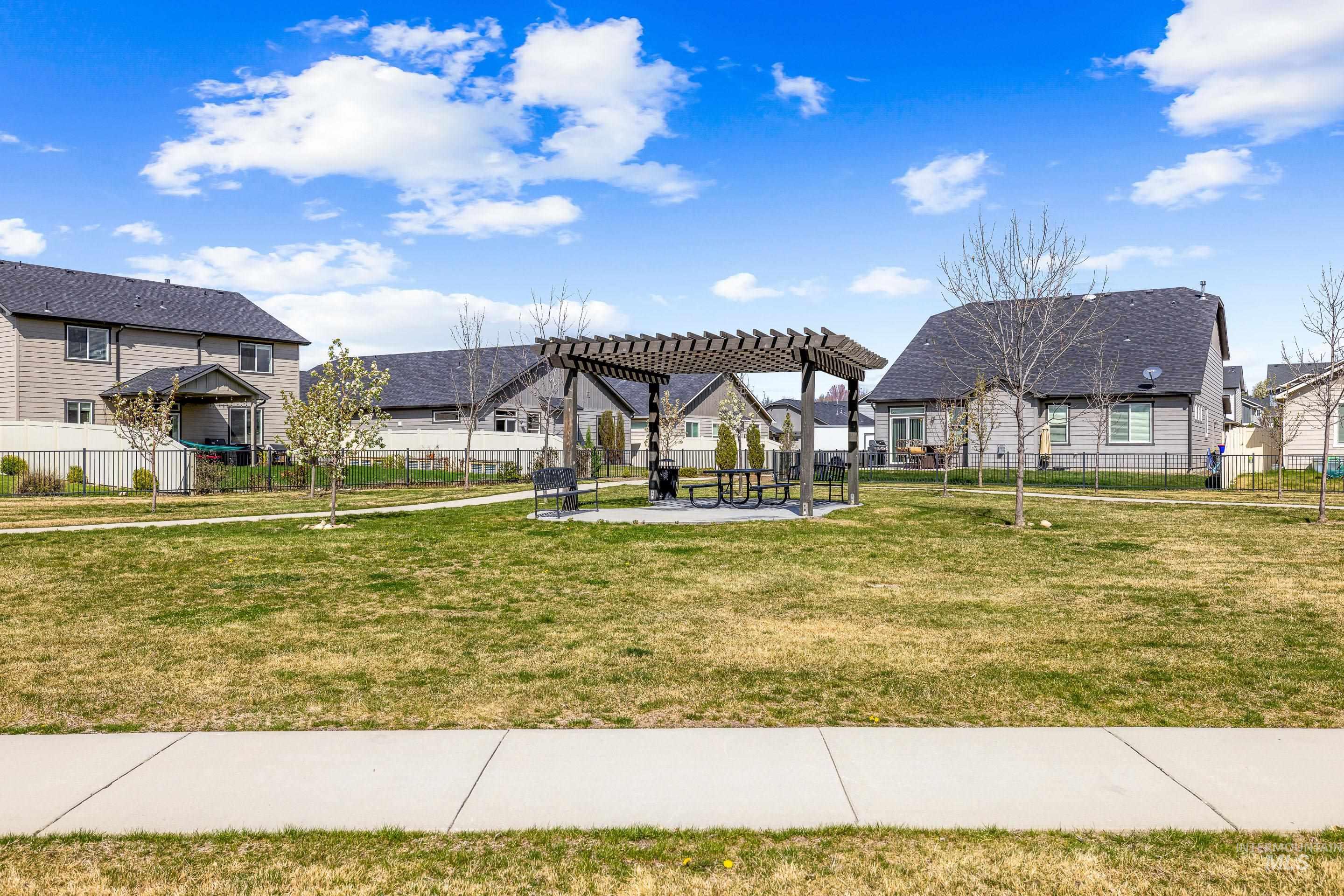 16 N Caracaras Way, Eagle, Idaho 83616, 3 Bedrooms, 2.5 Bathrooms, Residential For Sale, Price $614,990,MLS 98980344