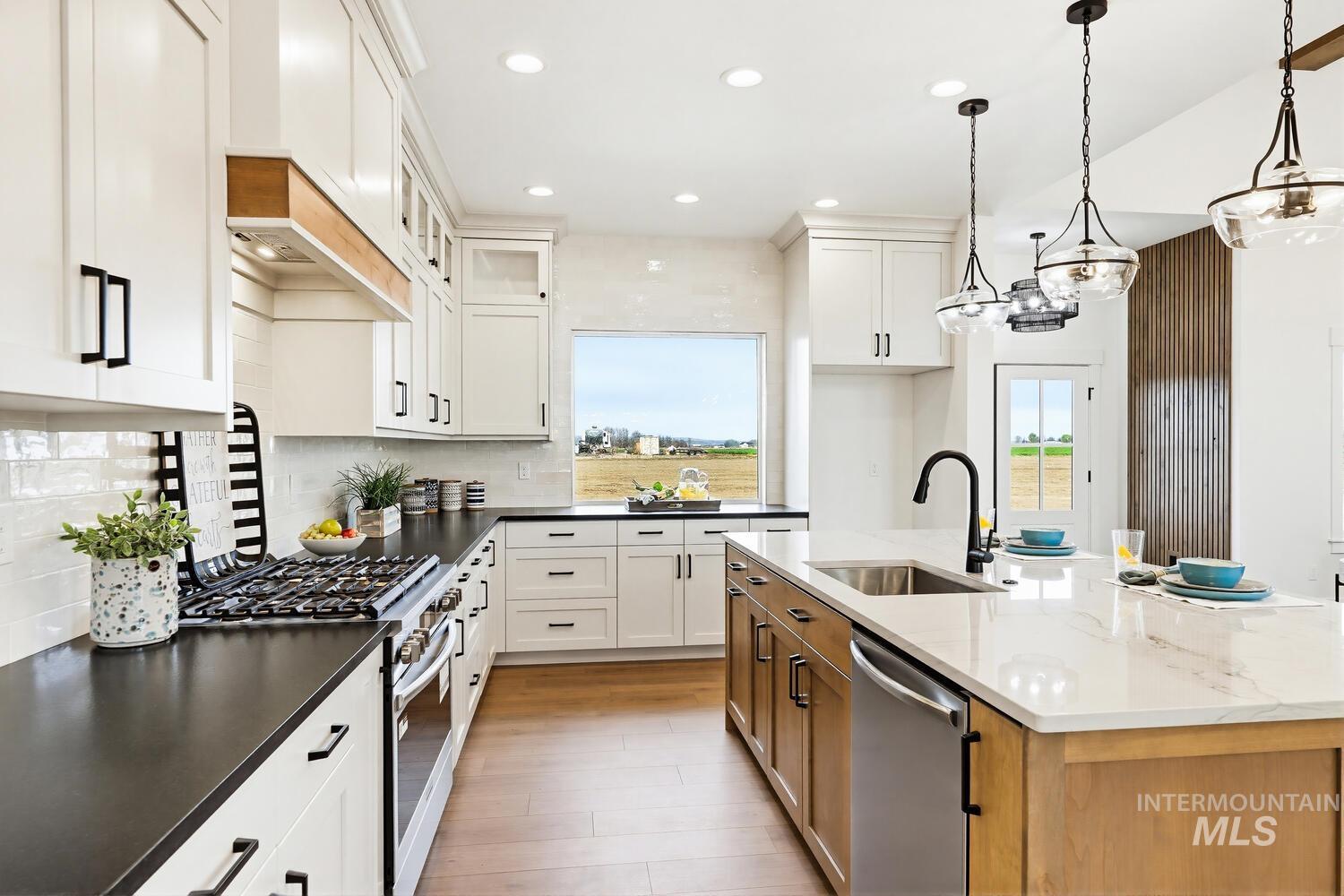 4655 E Idaho St, New Plymouth, Idaho 83655, 3 Bedrooms, 2.5 Bathrooms, Residential For Sale, Price $998,900,MLS 98980350