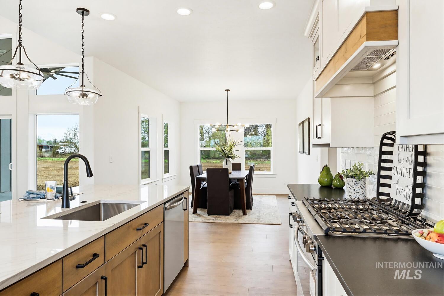 4655 E Idaho St, New Plymouth, Idaho 83655, 3 Bedrooms, 2.5 Bathrooms, Residential For Sale, Price $998,900,MLS 98980350