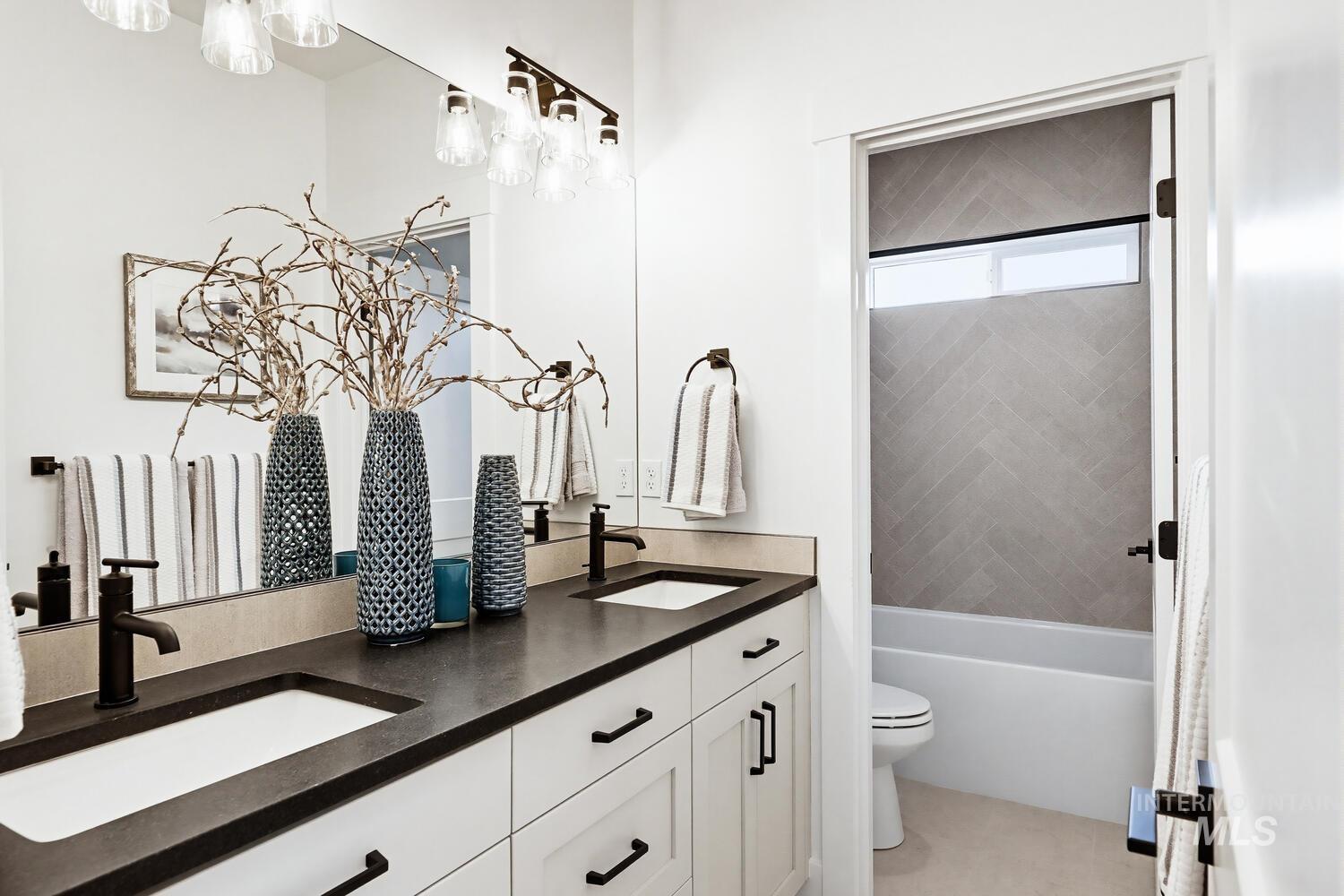 4655 E Idaho St, New Plymouth, Idaho 83655, 3 Bedrooms, 2.5 Bathrooms, Residential For Sale, Price $998,900,MLS 98980350