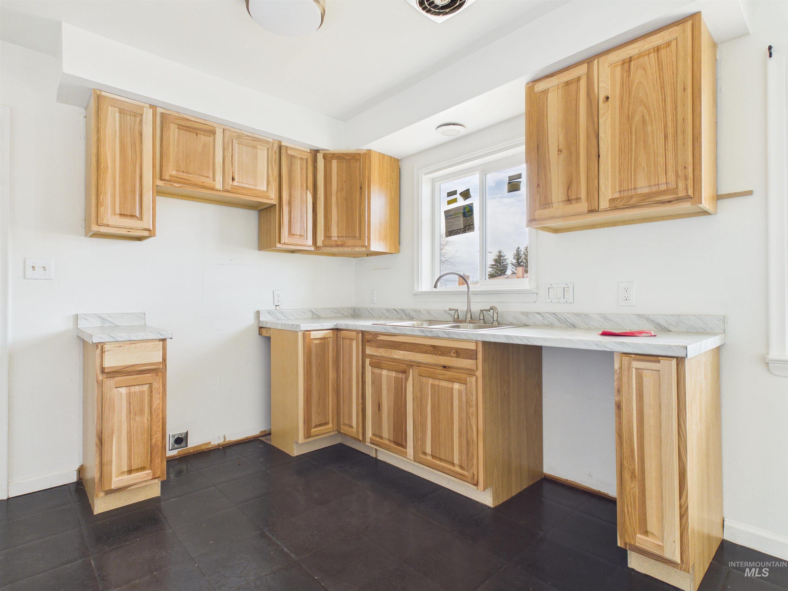 810 S D St., Rupert, Idaho 83350, 4 Bedrooms, 2 Bathrooms, Residential For Sale, Price $325,000,MLS 98980353