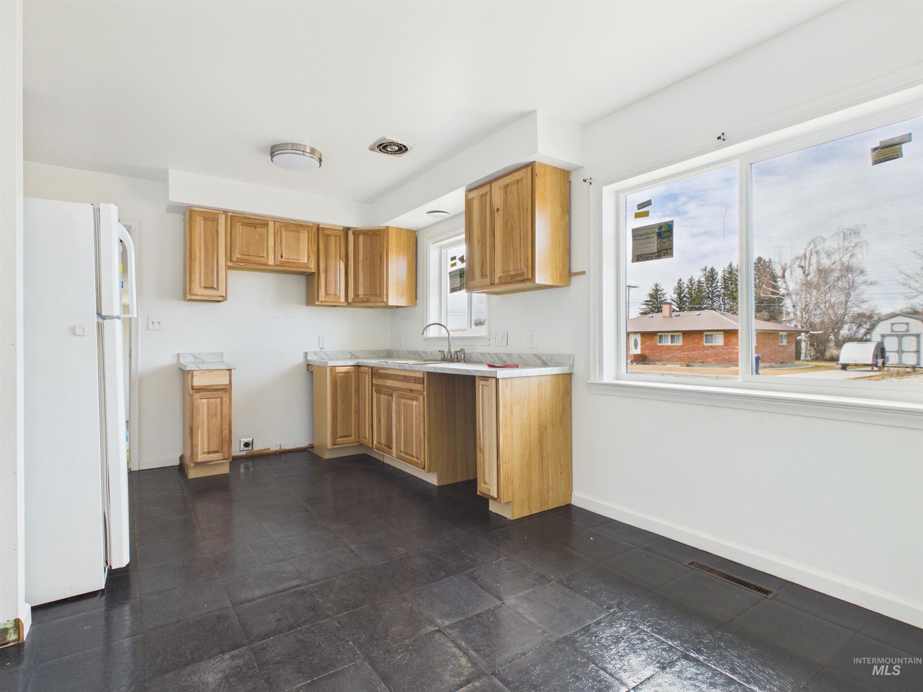 810 S D St., Rupert, Idaho 83350, 4 Bedrooms, 2 Bathrooms, Residential For Sale, Price $325,000,MLS 98980353