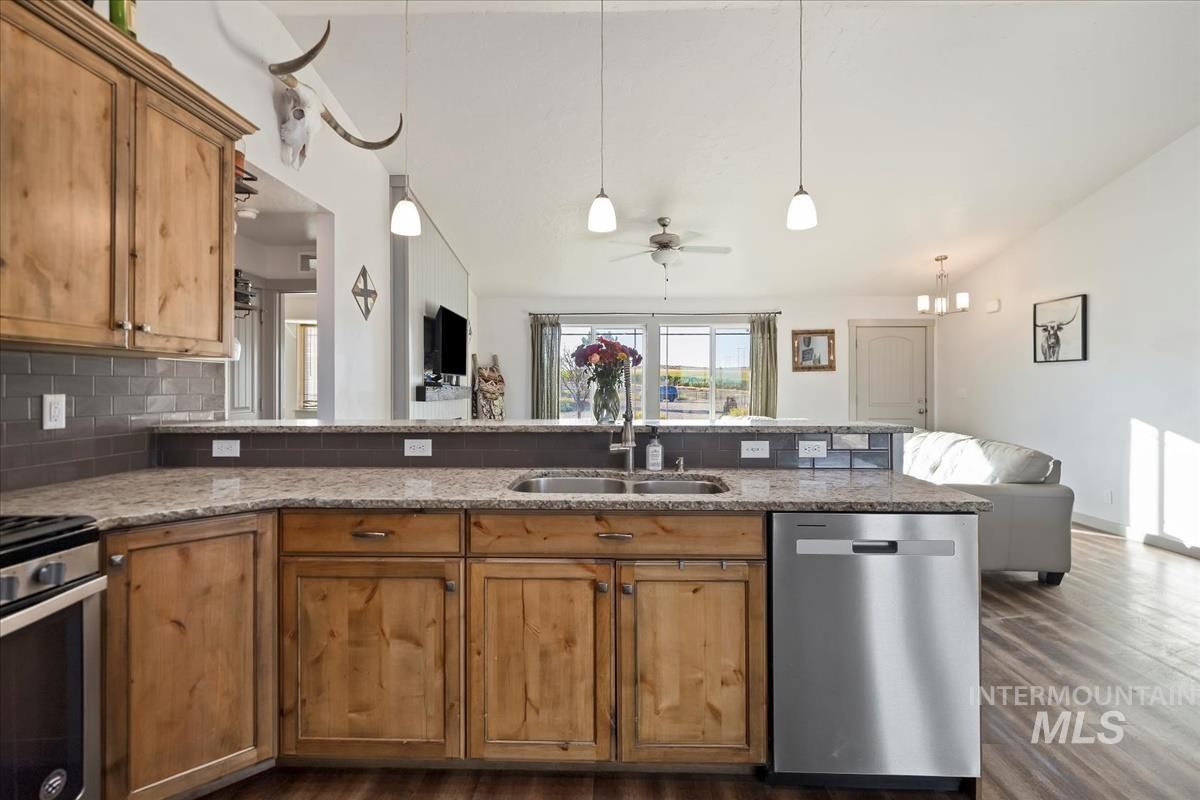 17571 Goodson Rd, Caldwell, Idaho 83607, 3 Bedrooms, 2 Bathrooms, Residential For Sale, Price $869,000,MLS 98980359