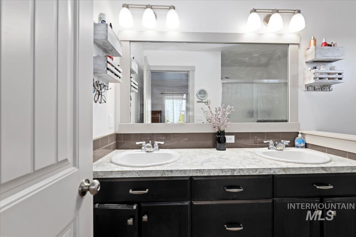 17571 Goodson Rd, Caldwell, Idaho 83607, 3 Bedrooms, 2 Bathrooms, Residential For Sale, Price $869,000,MLS 98980359