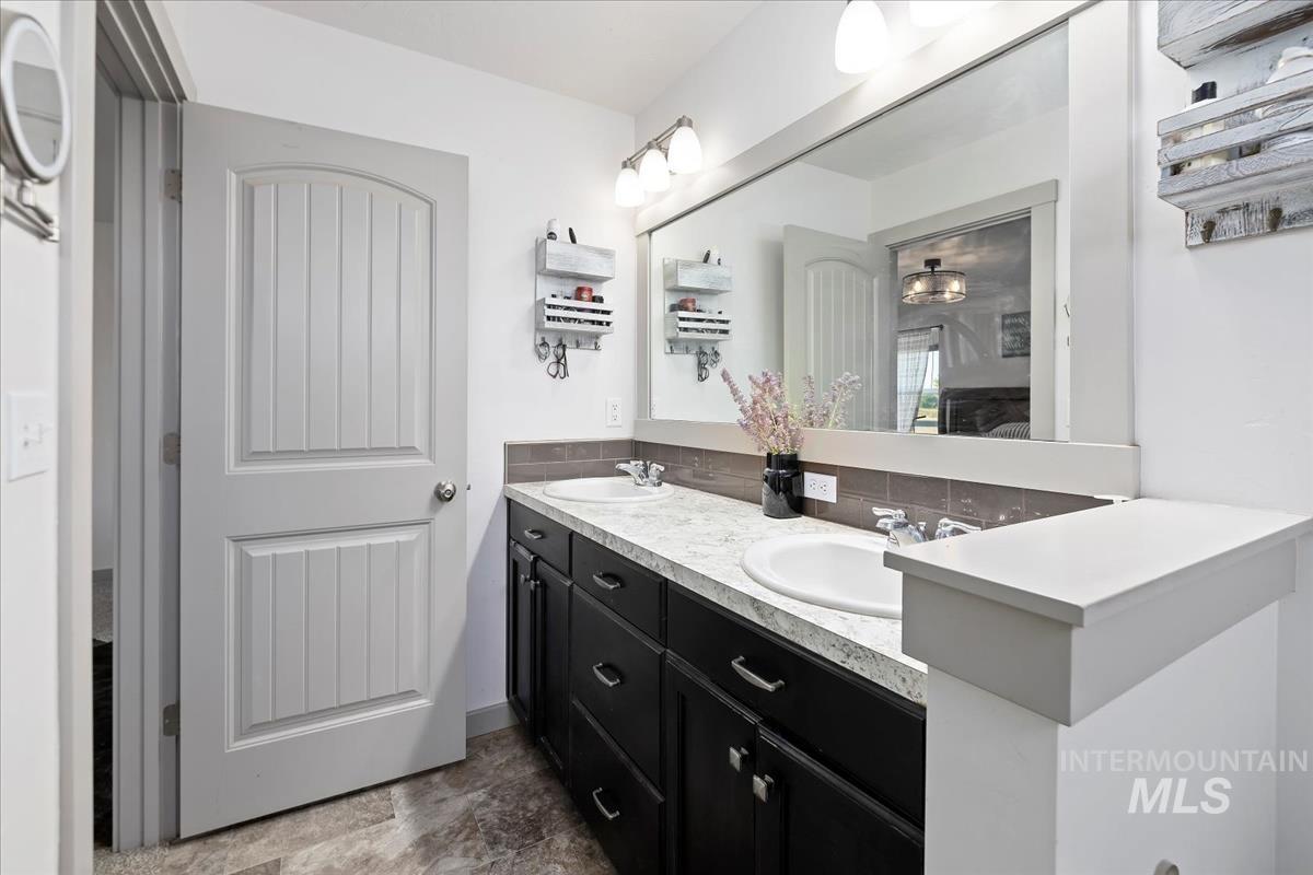 17571 Goodson Rd, Caldwell, Idaho 83607, 3 Bedrooms, 2 Bathrooms, Residential For Sale, Price $869,000,MLS 98980359