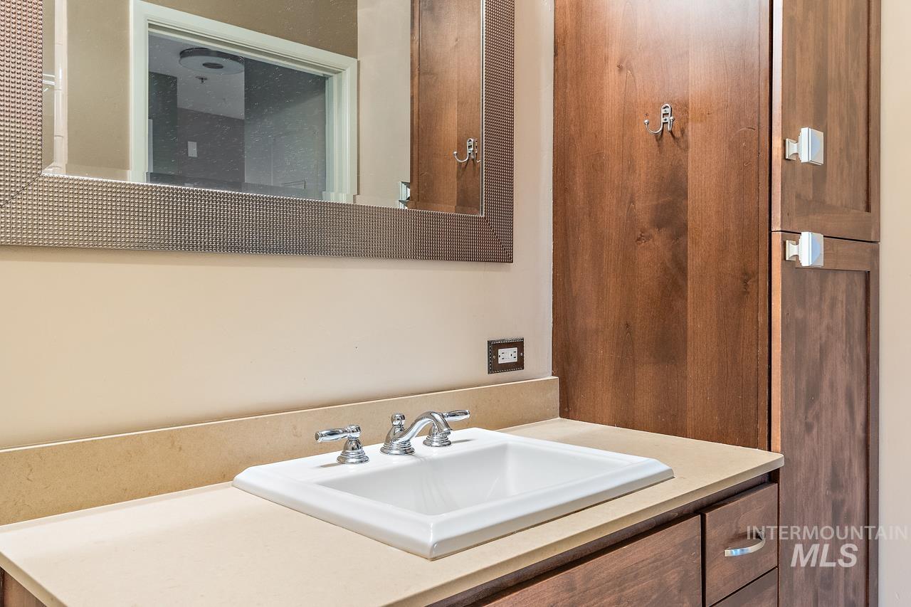 323 Jefferson St Unit 205, Boise, Idaho 83702, 1 Bedroom, 1 Bathroom, Residential Income For Sale, Price $503,000, 98980368