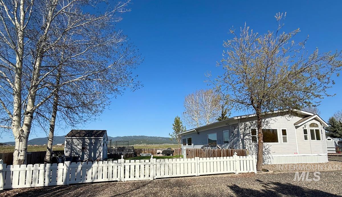 1 & 3 P Street, Cascade, Idaho 83611, 2 Bedrooms, 2 Bathrooms, Residential For Sale, Price $649,000,MLS 98980377