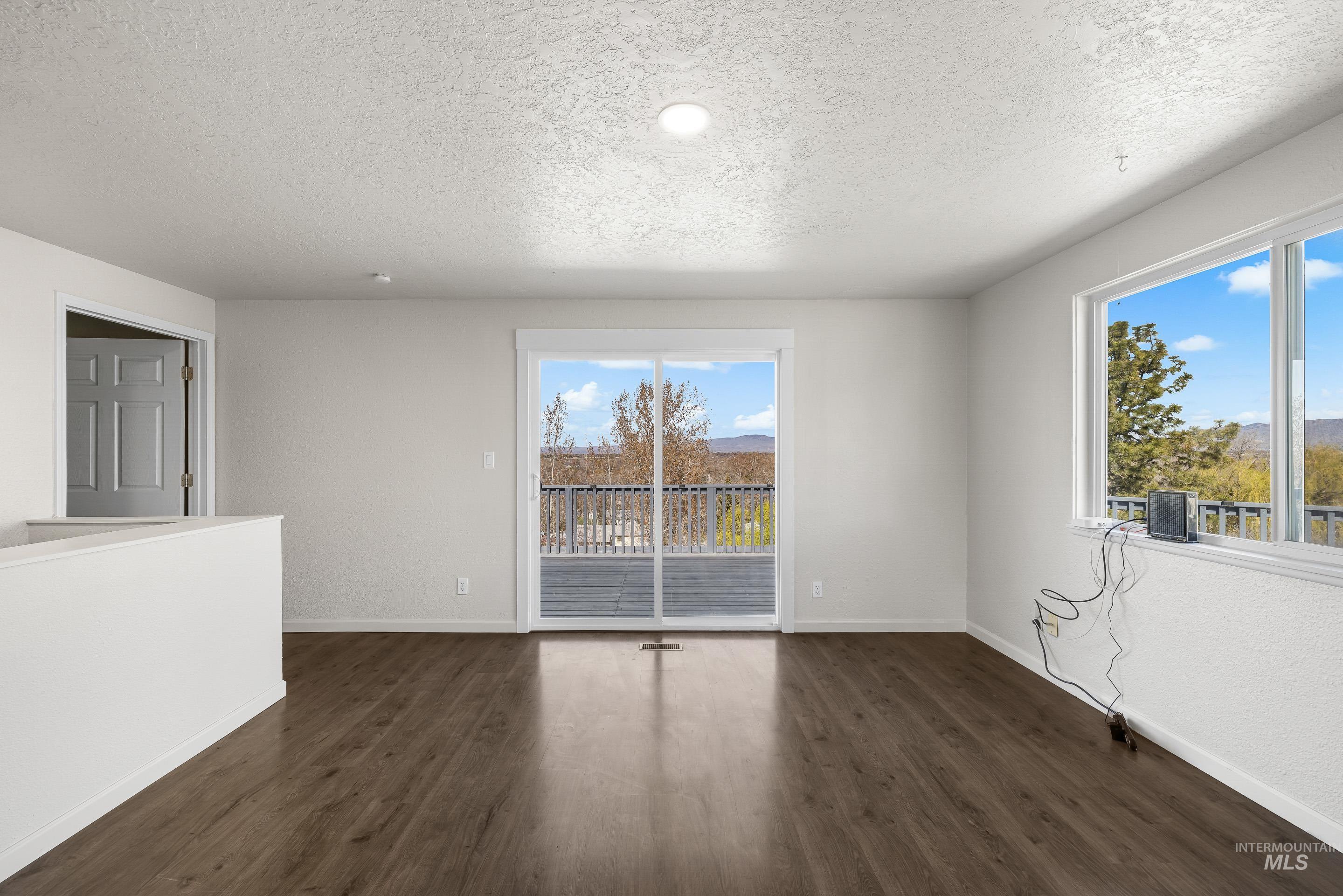 10294 W Fox Ridge Dr., Boise, Idaho 83709, 5 Bedrooms, 3 Bathrooms, Residential For Sale, Price $579,000,MLS 98980382