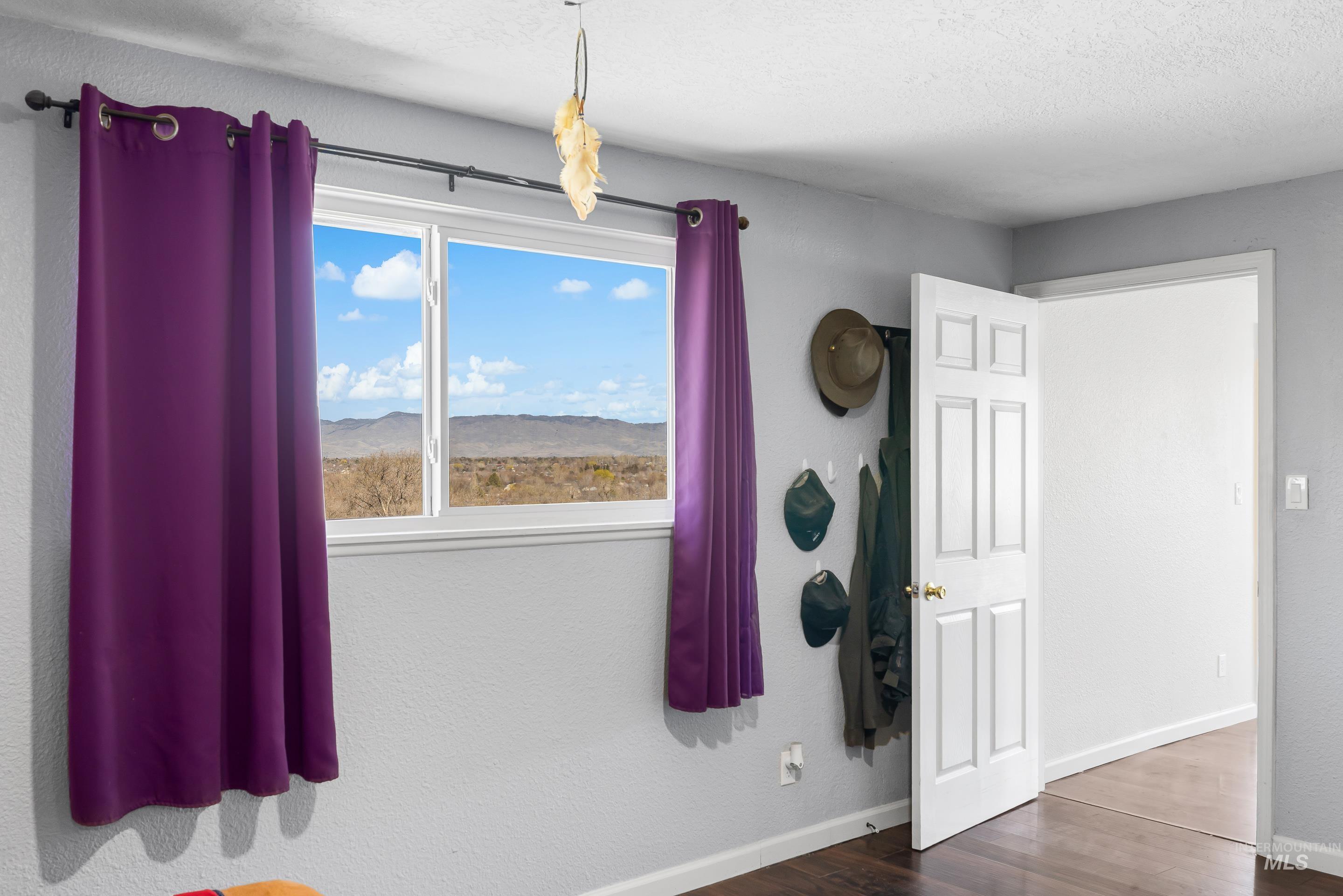 10294 W Fox Ridge Dr., Boise, Idaho 83709, 5 Bedrooms, 3 Bathrooms, Residential For Sale, Price $579,000,MLS 98980382