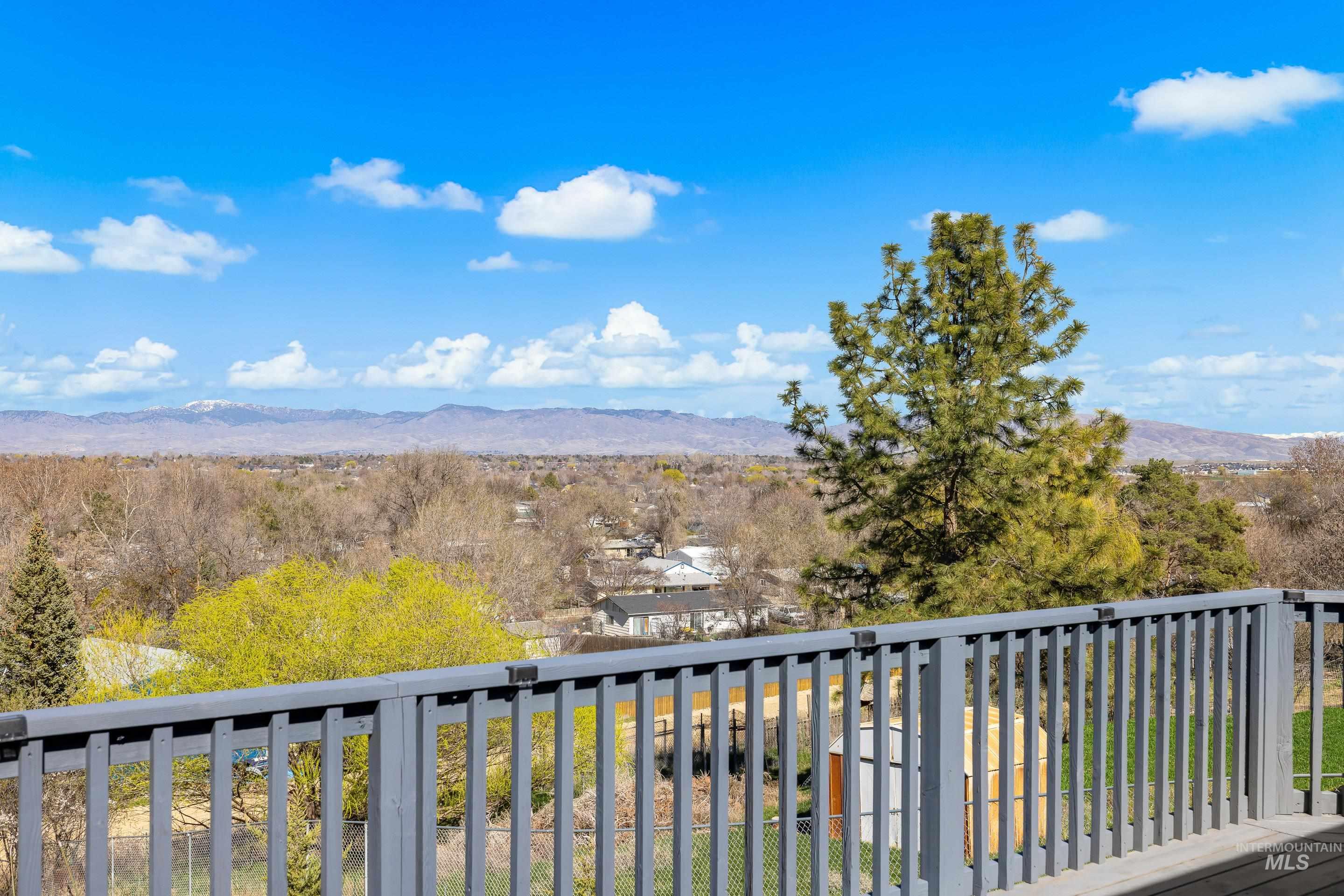 10294 W Fox Ridge Dr., Boise, Idaho 83709, 5 Bedrooms, 3 Bathrooms, Residential For Sale, Price $579,000,MLS 98980382