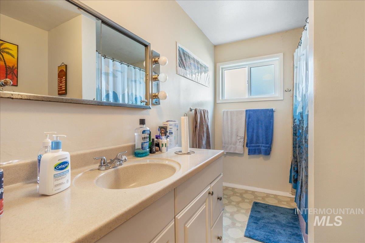 2828 W Ona St, Boise, Idaho 83705, 3 Bedrooms, 1 Bathroom, Residential For Sale, Price $369,000, 98980385