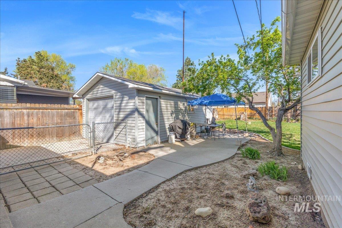 2828 W Ona St, Boise, Idaho 83705, 3 Bedrooms, 1 Bathroom, Residential Income For Sale, Price $369,000, 98980386
