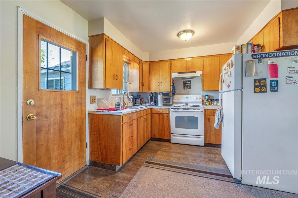 2828 W Ona St, Boise, Idaho 83705, 3 Bedrooms, 1 Bathroom, Residential Income For Sale, Price $369,000, 98980386