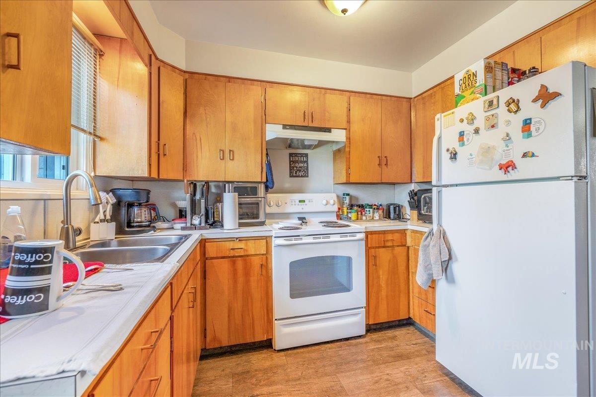 2828 W Ona St, Boise, Idaho 83705, 3 Bedrooms, 1 Bathroom, Residential Income For Sale, Price $369,000, 98980386