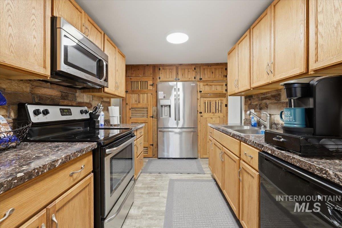 1003 E Iowa Ave, Nampa, Idaho 83686, 4 Bedrooms, 2 Bathrooms, Residential For Sale, Price $319,900, 98980388