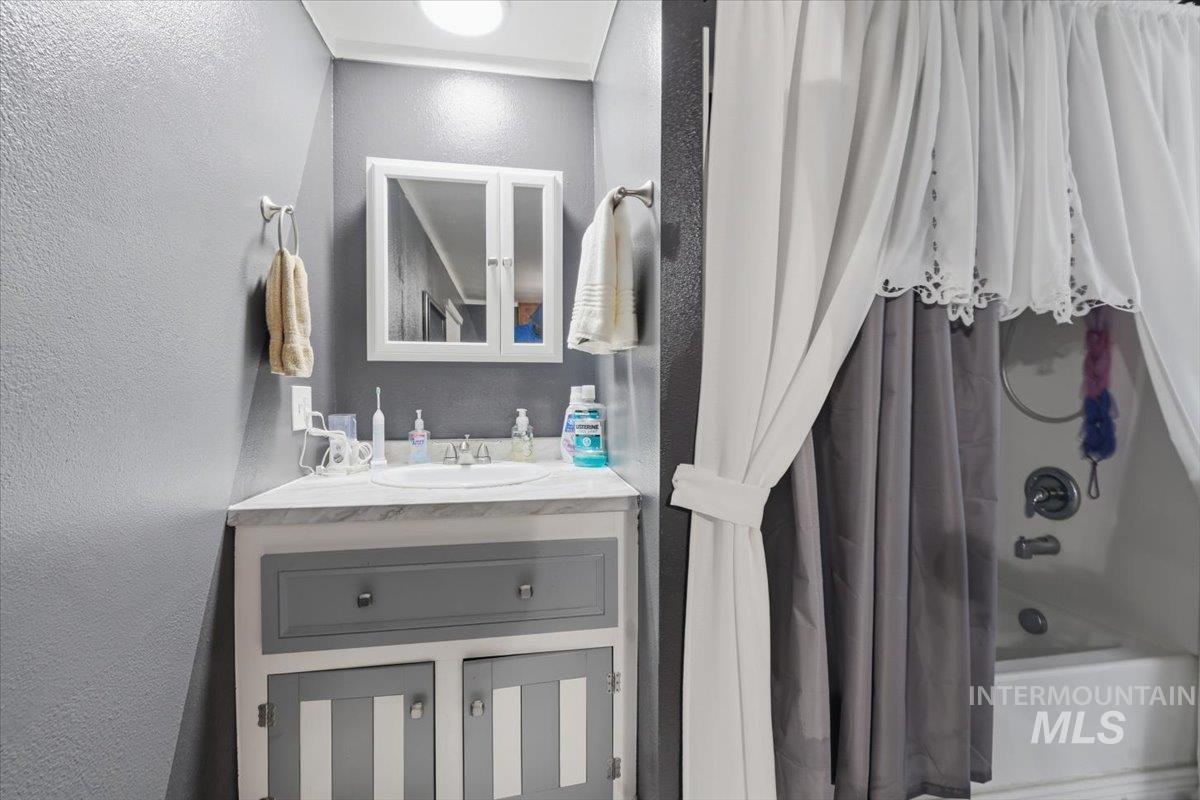 1003 E Iowa Ave, Nampa, Idaho 83686, 4 Bedrooms, 2 Bathrooms, Residential For Sale, Price $319,900, 98980388